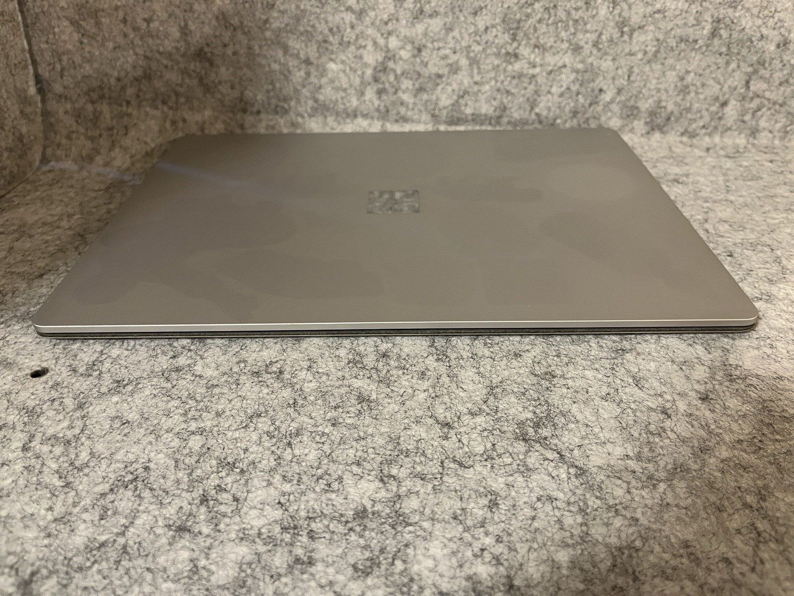 Microsoft Surface Laptop 2 i7-8650U @ 1.90GHz 16GB 512GB SSD Touch screen W-11 P