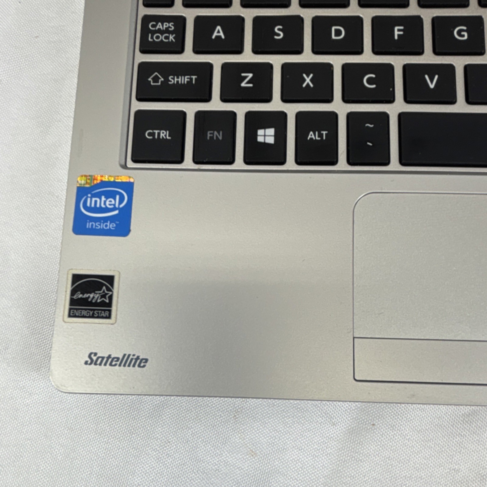 Toshiba Satellite L15W-B1303 Notebook Laptop Intel Processor Silver