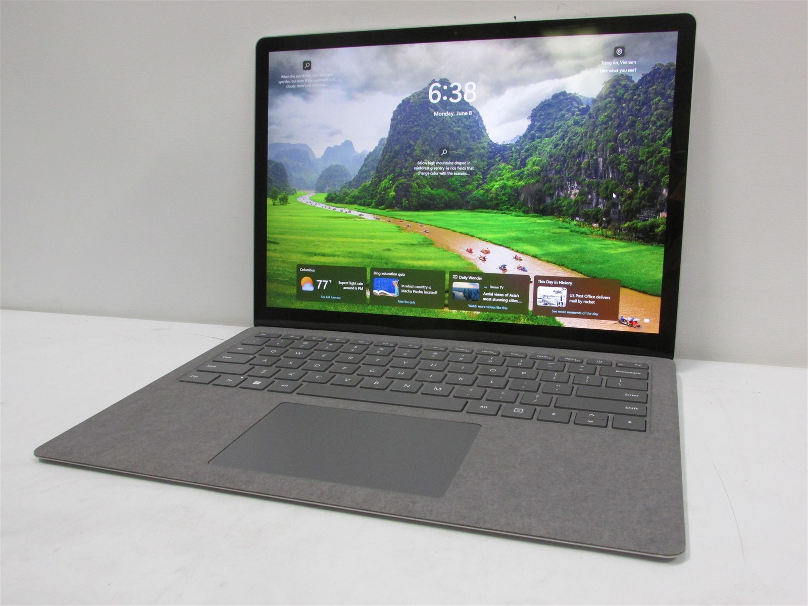 Microsoft Surface Laptop 4 1958 Ryzen 5 2.2GHz 8GB RAM 256GB 13.5″ Win 11 Home
