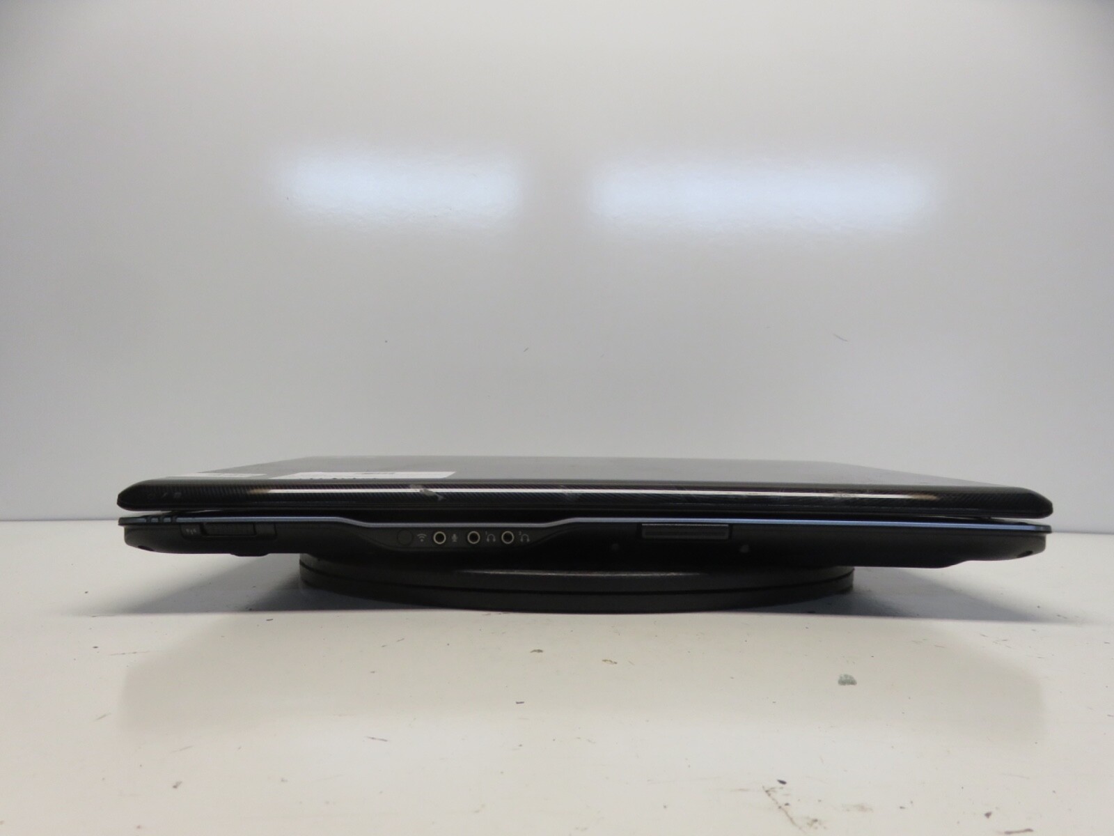 HP Pavilion DV9500 Laptop AMD Turion 64 X2 2GB NO HDD No Batt