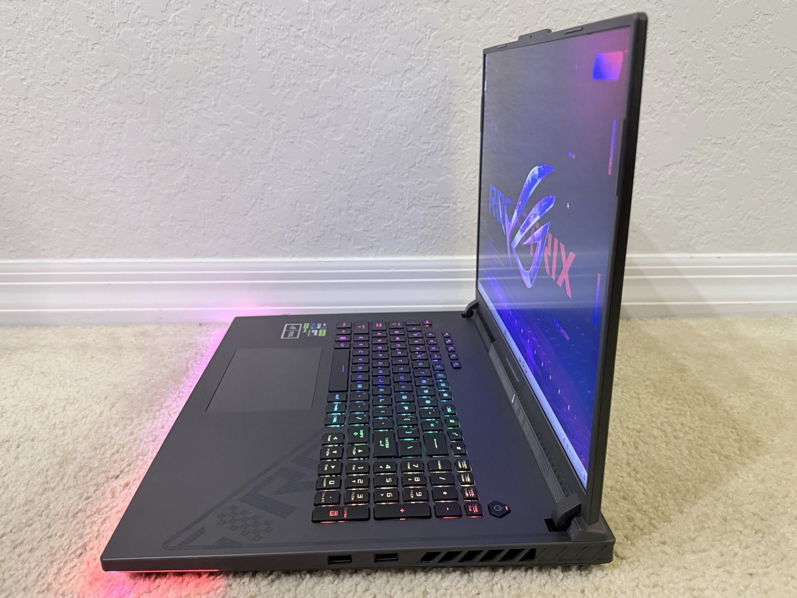 Asus ROG Strix G18 G814 240Hz QHD+ 2.2 GHz i9-13980HX 16GB 1TB SSD RTX 4080