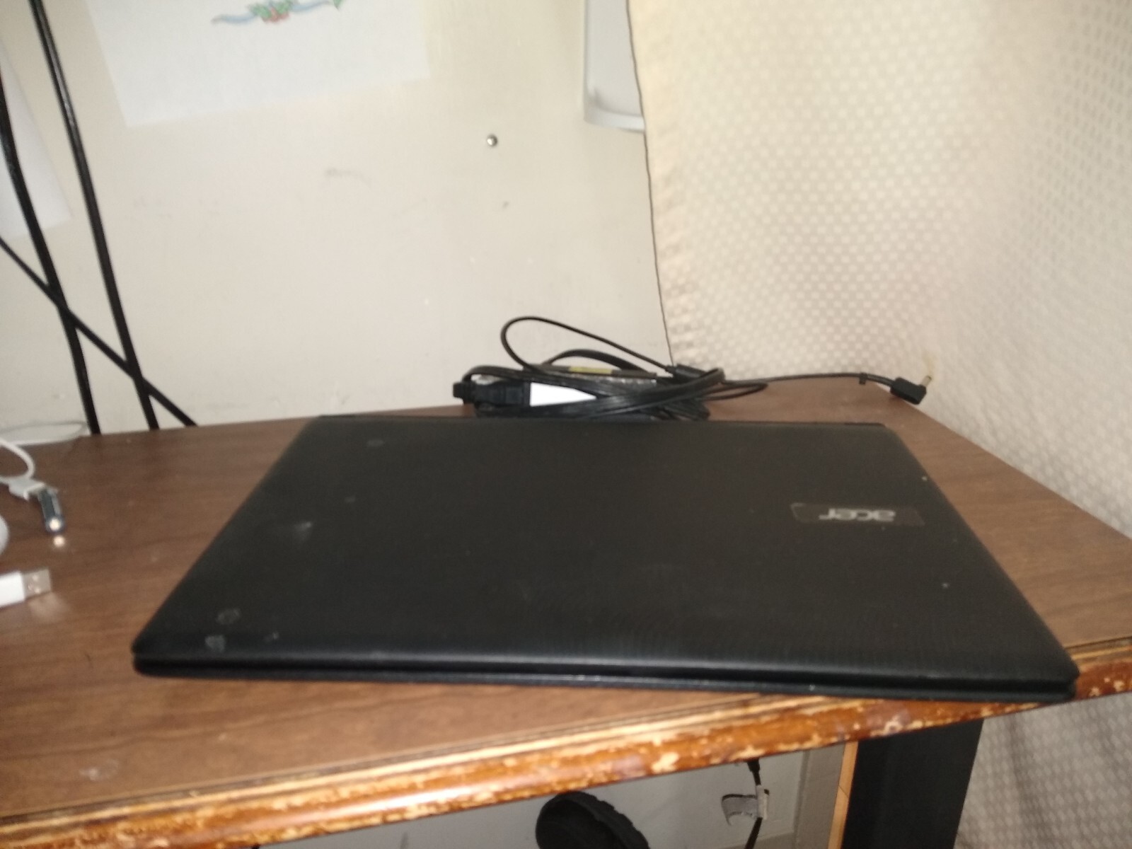 acer aspire es 15 black, including charging cable. For parts.