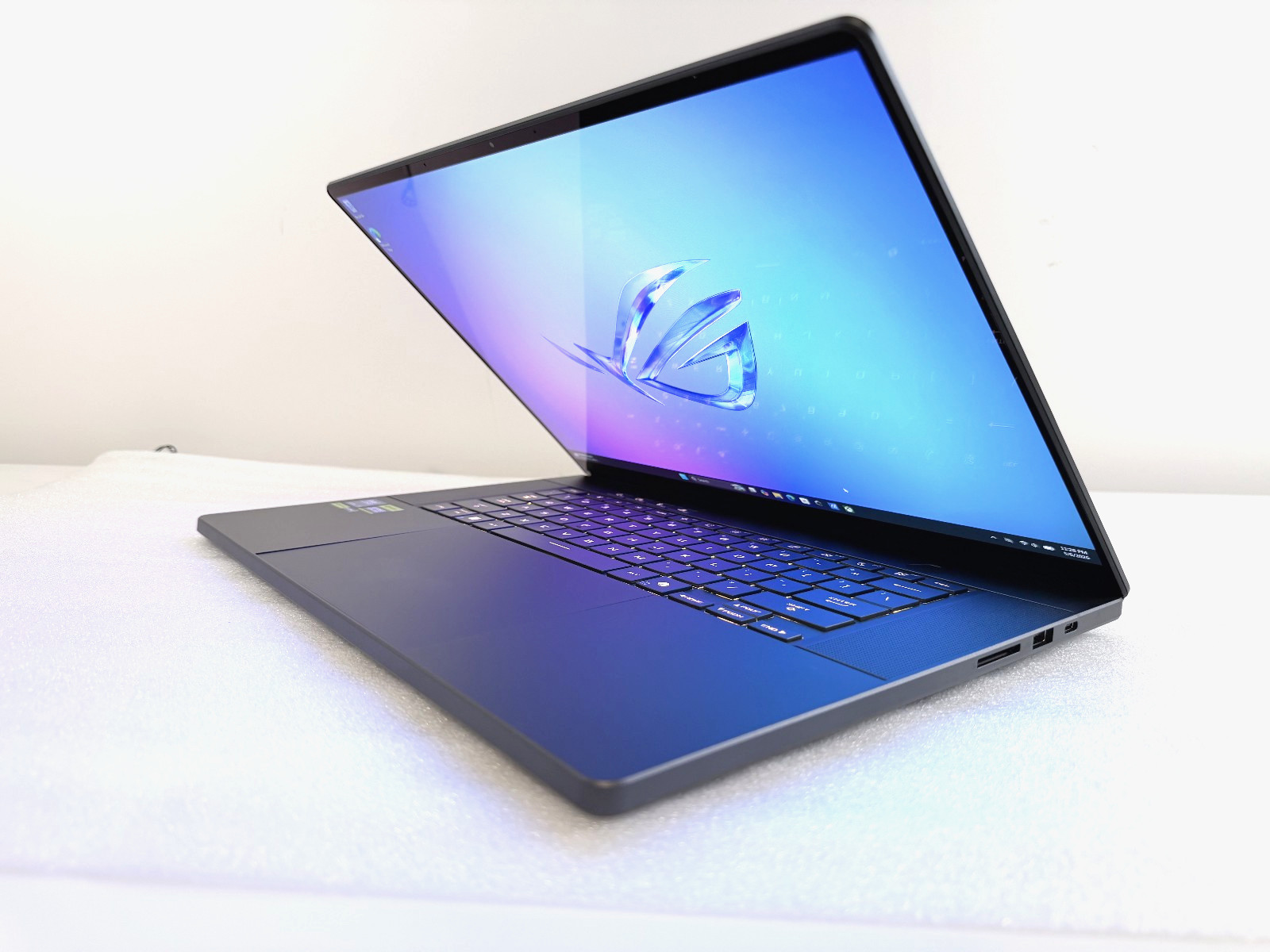 ASUS ROG Zephyrus G16 2025 – Ultra 285H, RTX 5070, 16GB RAM, 1TB SSD