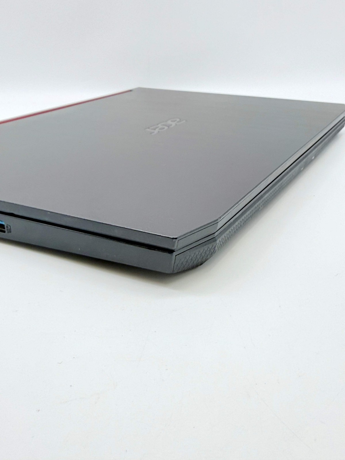 Acer Nitro 5 N18C3 14″ Core i5 8GB RAM 1TB HDD w/ Charger Loose Hinge