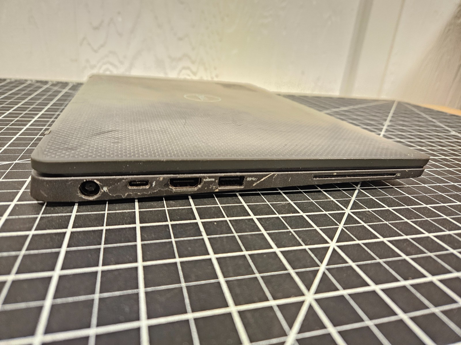 Dell Latitude 7400 Intel Core i7-8665U 1.90GHz 14″ No RAM Laptop NO HDD No Power