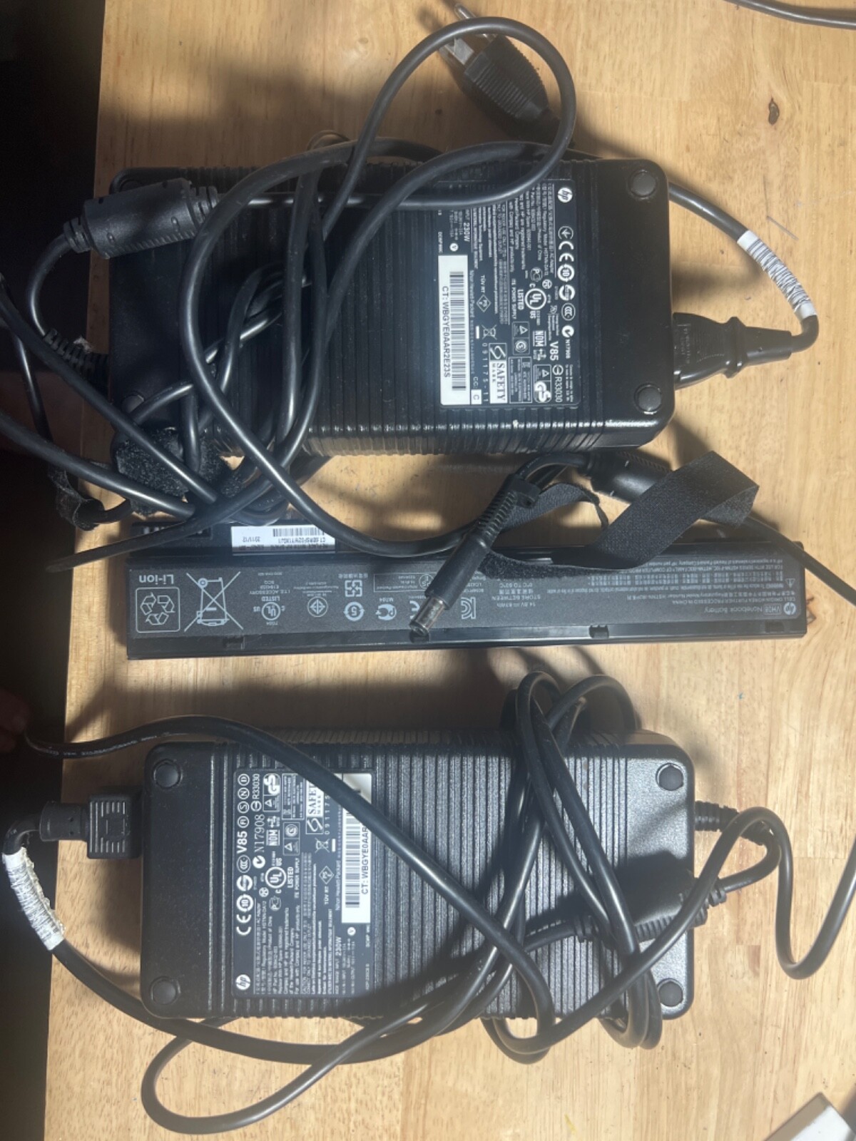 Laptop hp Delphi d40, two power supplies and docking station