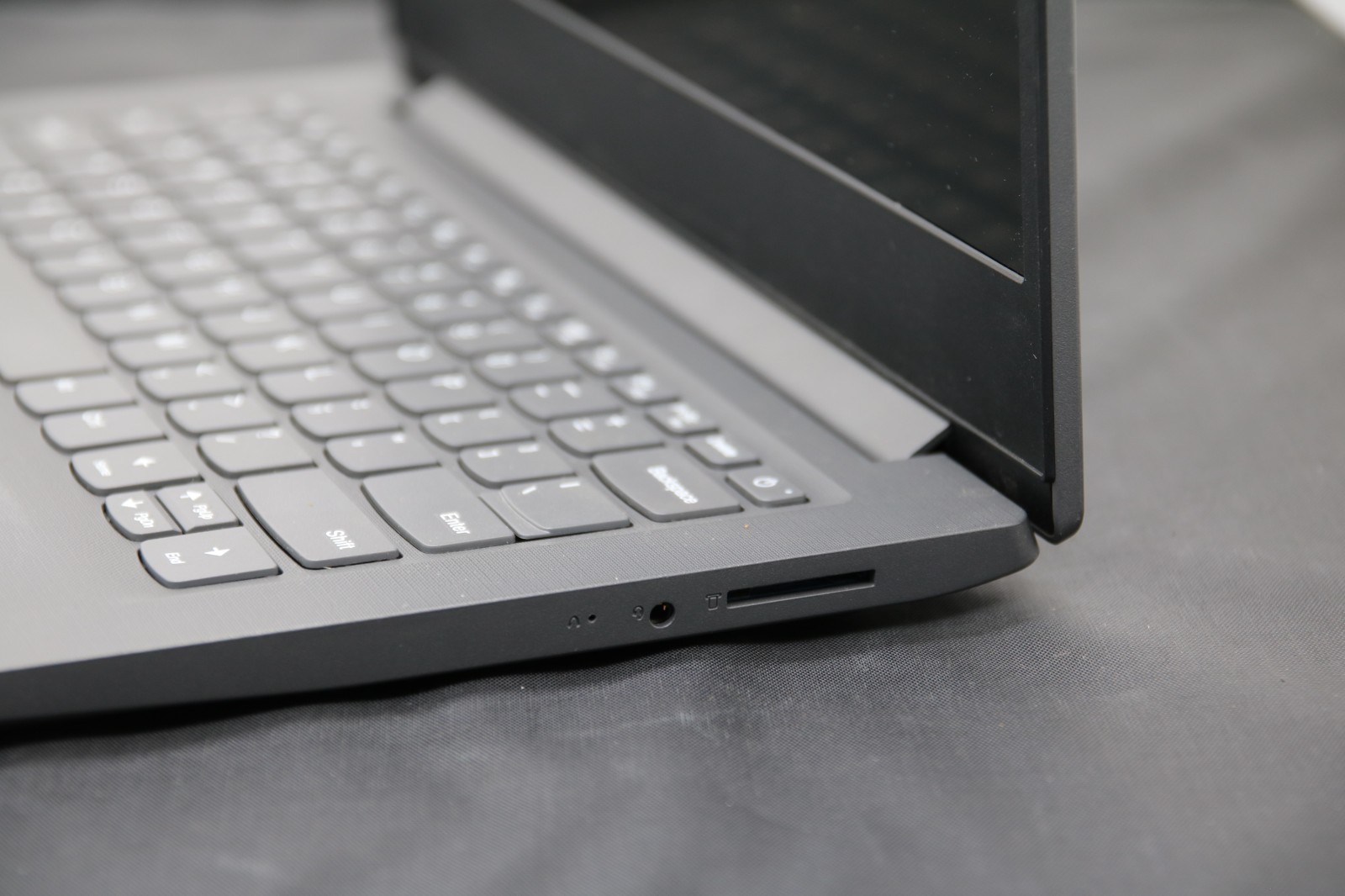 Lenovo ThinkBook 14 IIL 14″ – No Power, No Ram, No SSD – For Parts