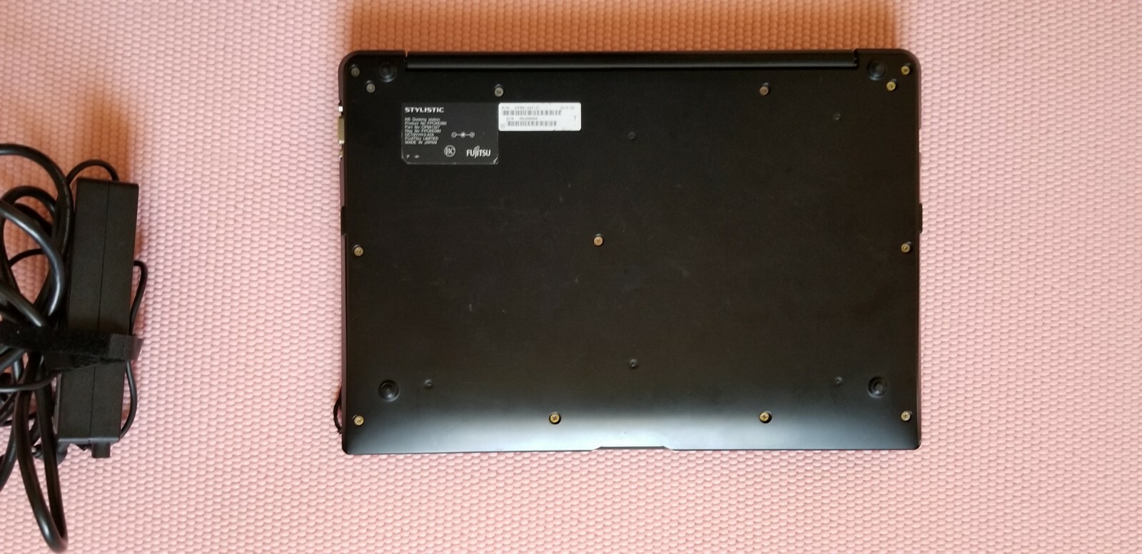 Fujitsu Stylistic Q704 12.5″ Core i5 4200U 8GB 240GB SSD& Docking -Win 10 Pro