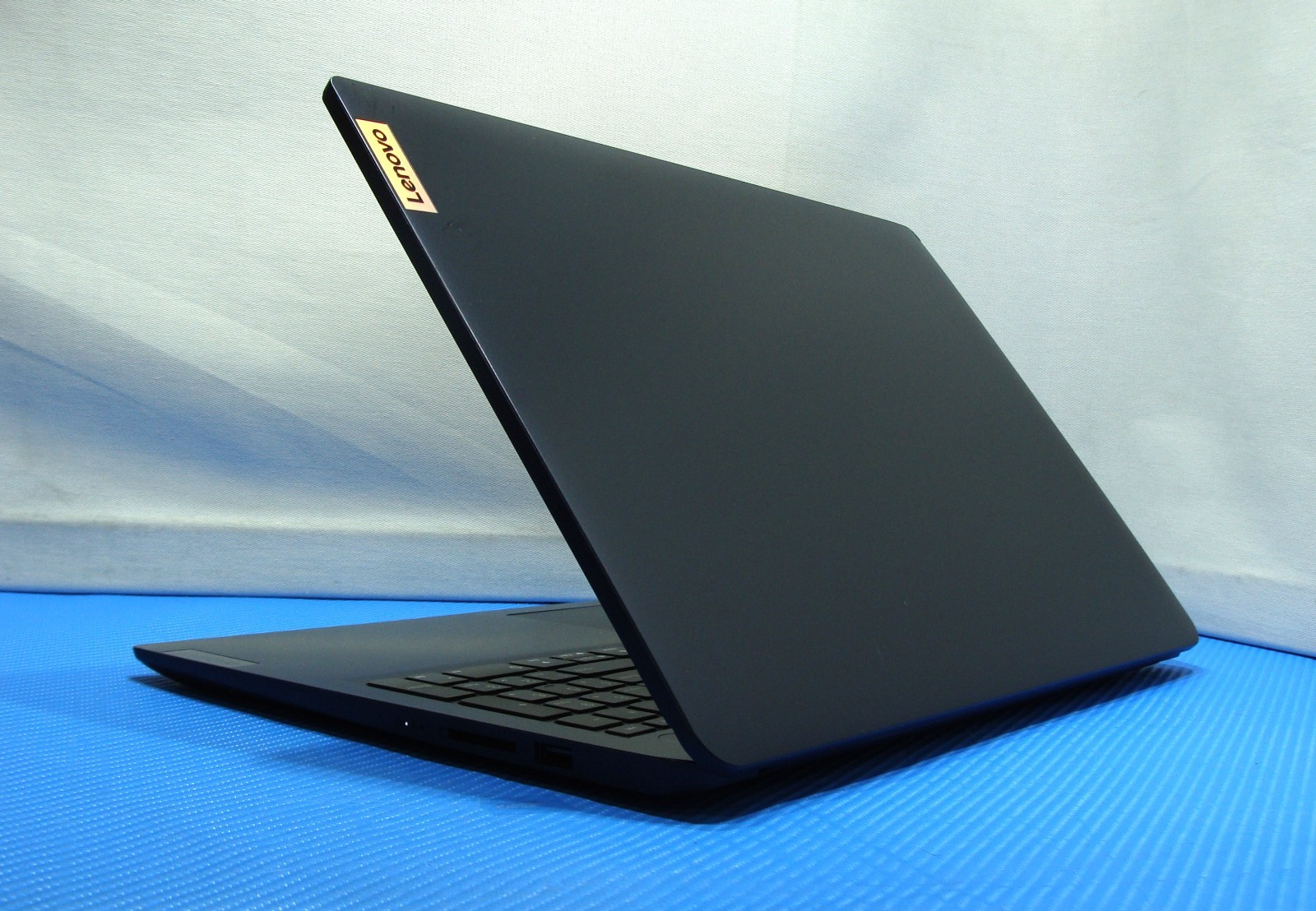 Lenovo IdeaPad 1 15AMN7 15.6″ FHD TOUCH Ryzen 5 7520U 2.8Ghz 8GB 256GB +Charger