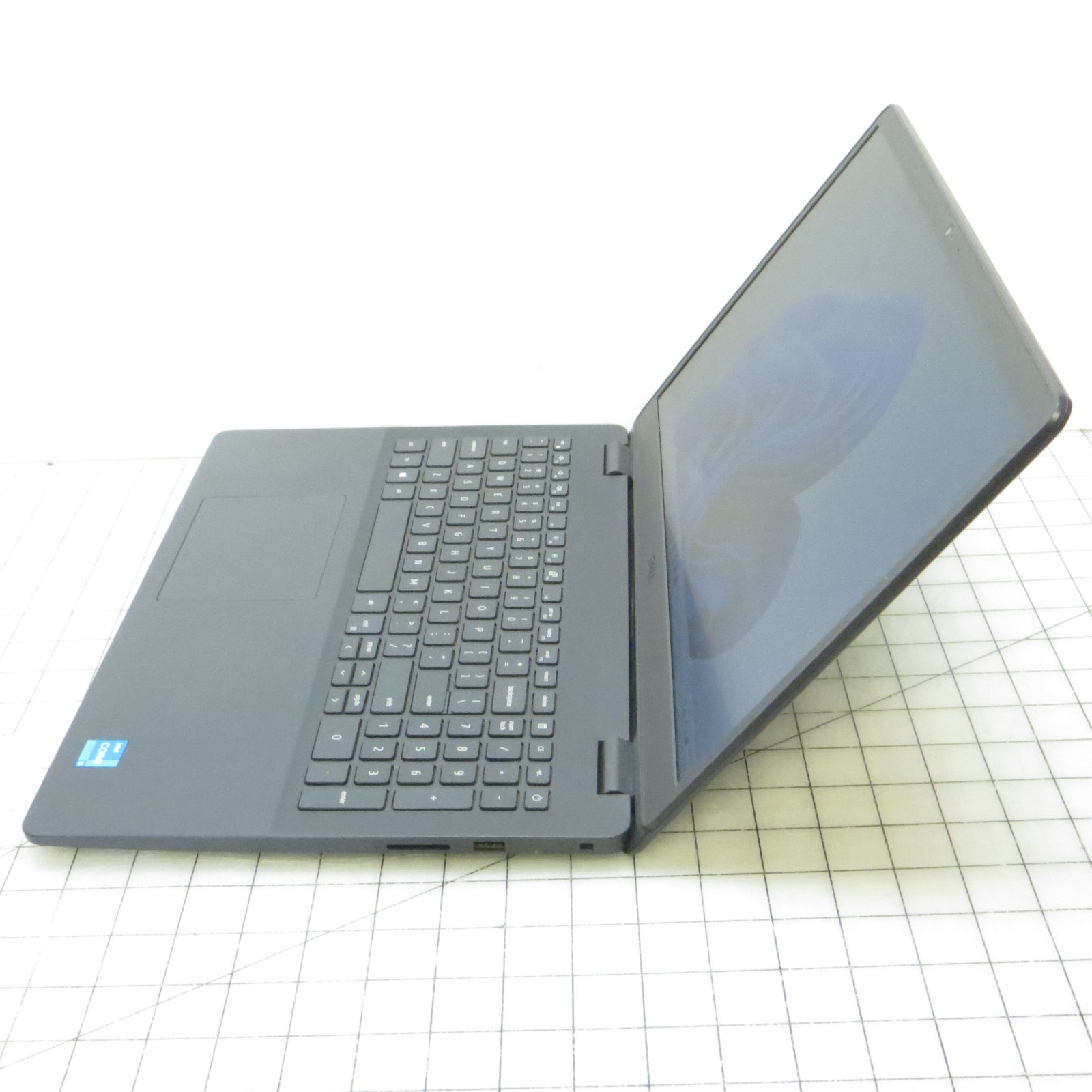Dell Vostro 3500 Intel i3 11th Gen 8GB RAM 256GB SSD 15.6″ Win 11 Pro Laptop PC