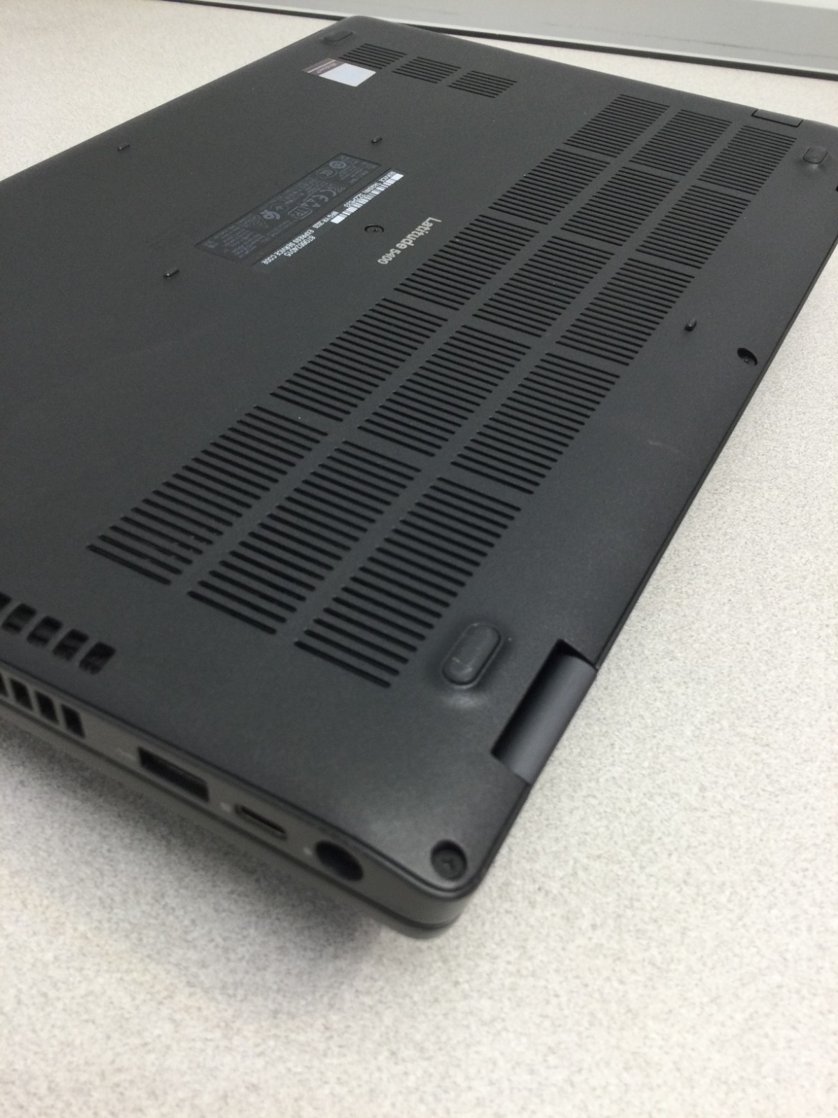 Dell Latitude 5400 14″ Core i7-8665U 1.90GHz 8GB RAM 125GB SSD win 11 pro