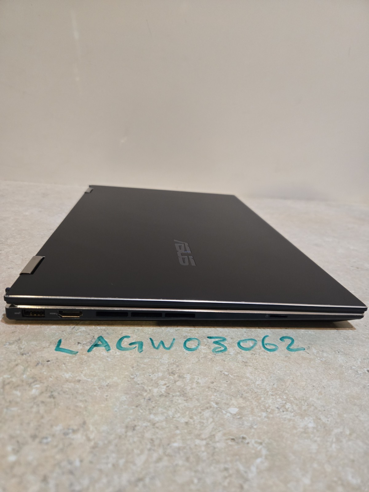 Asus Zenbook 15.4″ Laptop – 512GB SSD – intel i7 – 16GB Ram – Model Q529Z