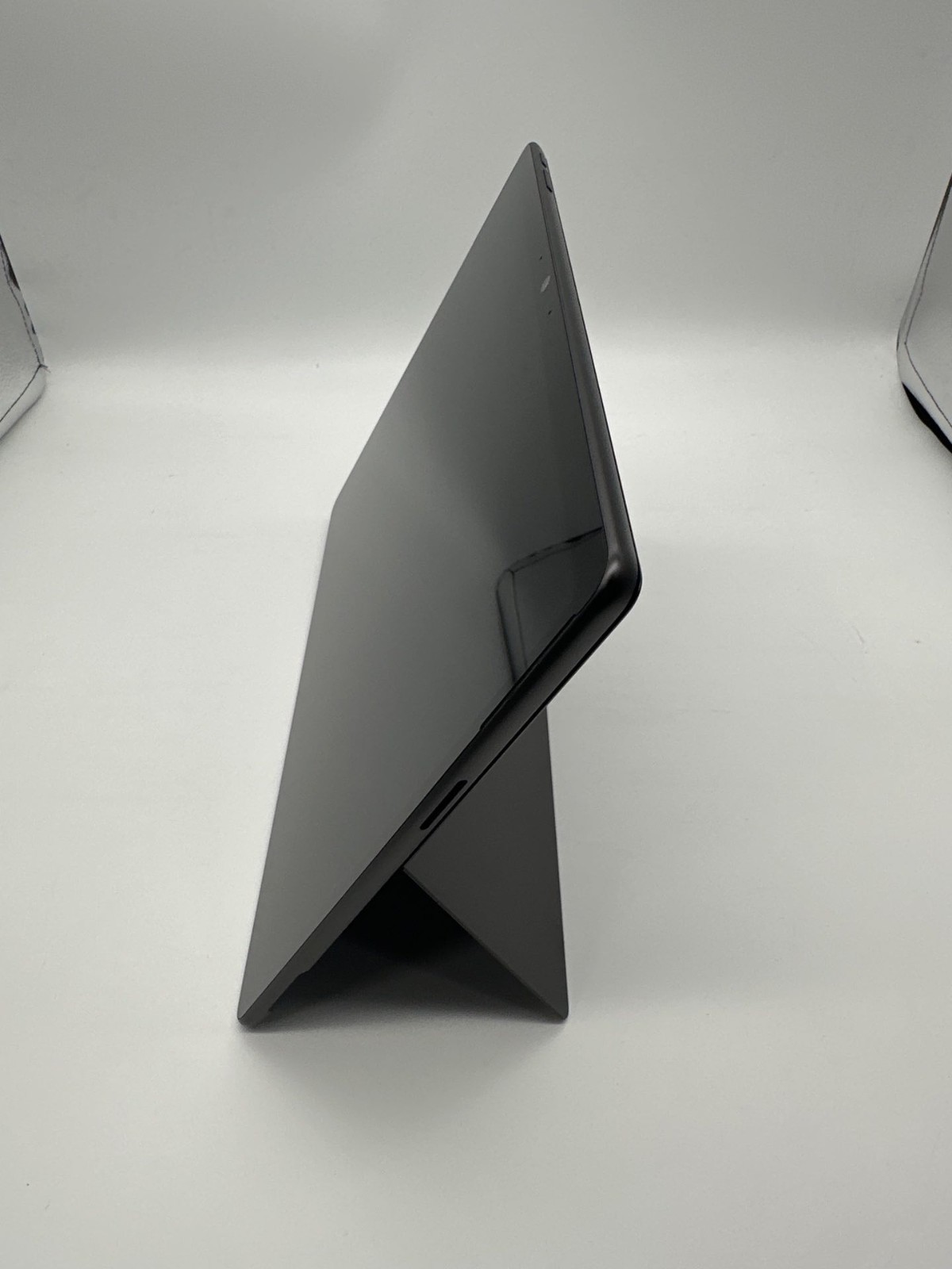 Microsoft Surface Pro 11 Copilot+ PC 13″ Snapdragon X Plus 16/256GB Win11 home
