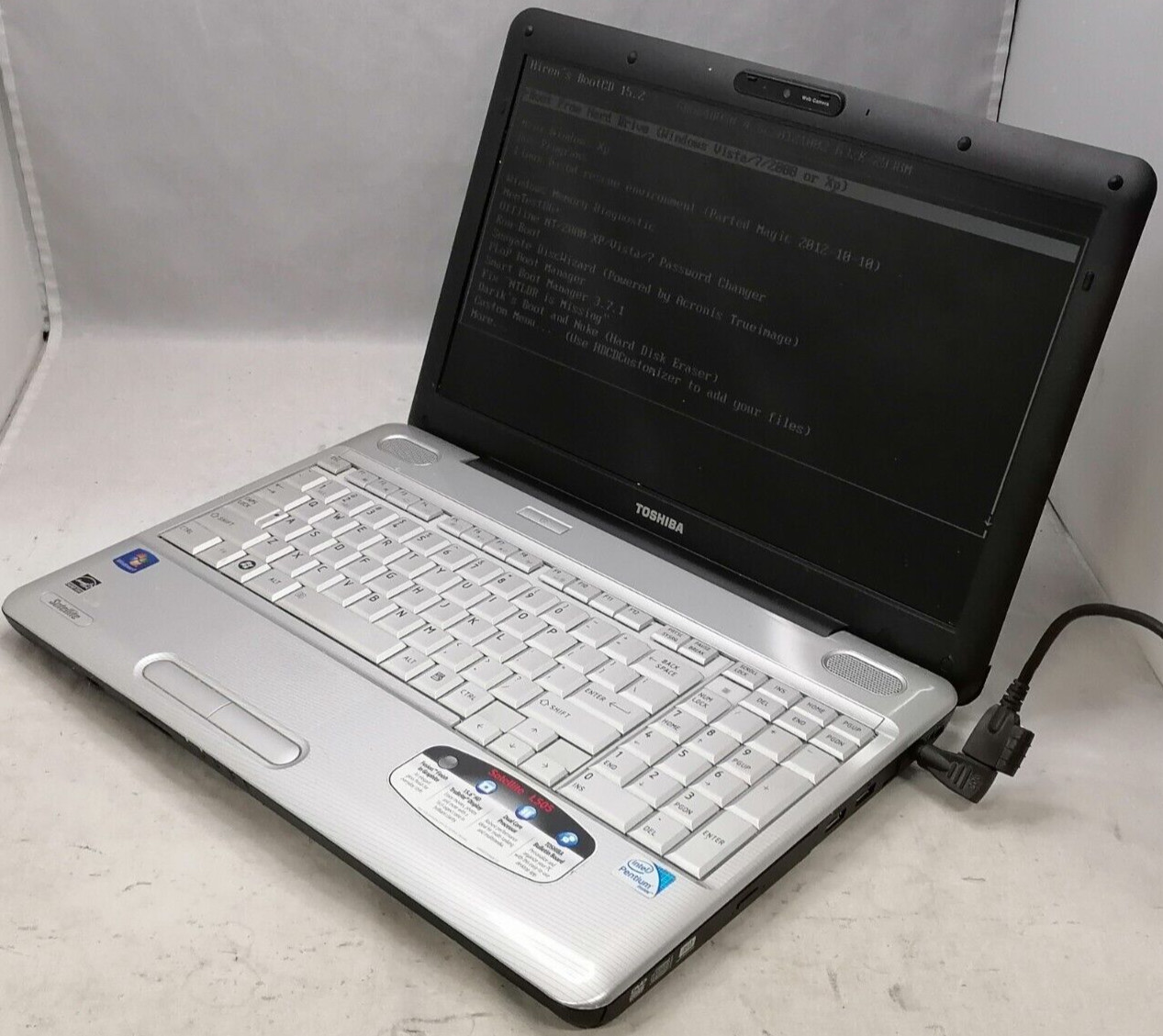 FOR PARTS 15.6″ Toshiba Satellite L505-ES5018 (Pentium T4400/3GB RAM/NO HDD)