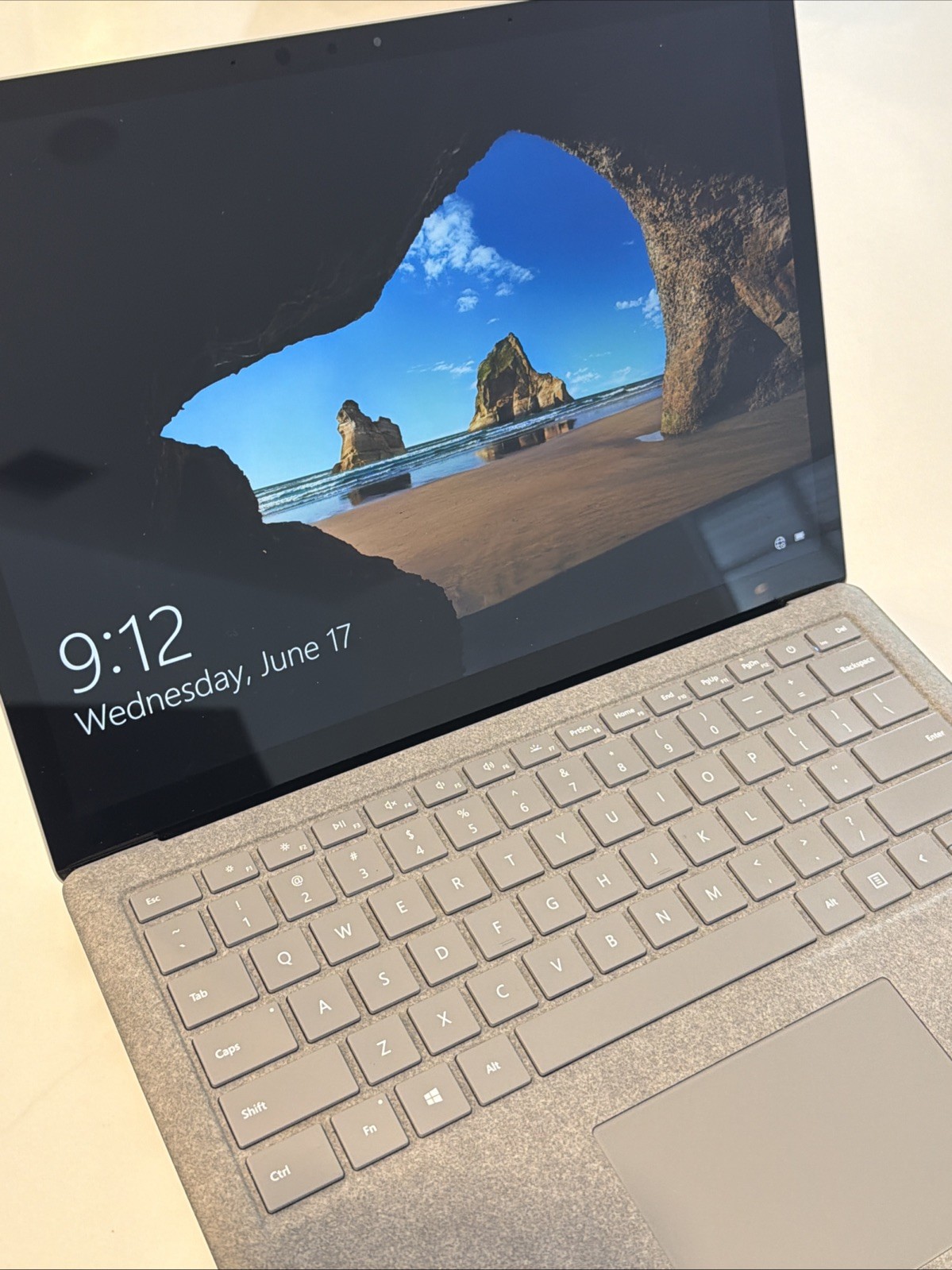 Microsoft Surface Laptop 2 Model 1769 Intel i5-8350U 8GB 256GB SSD Silver W10P