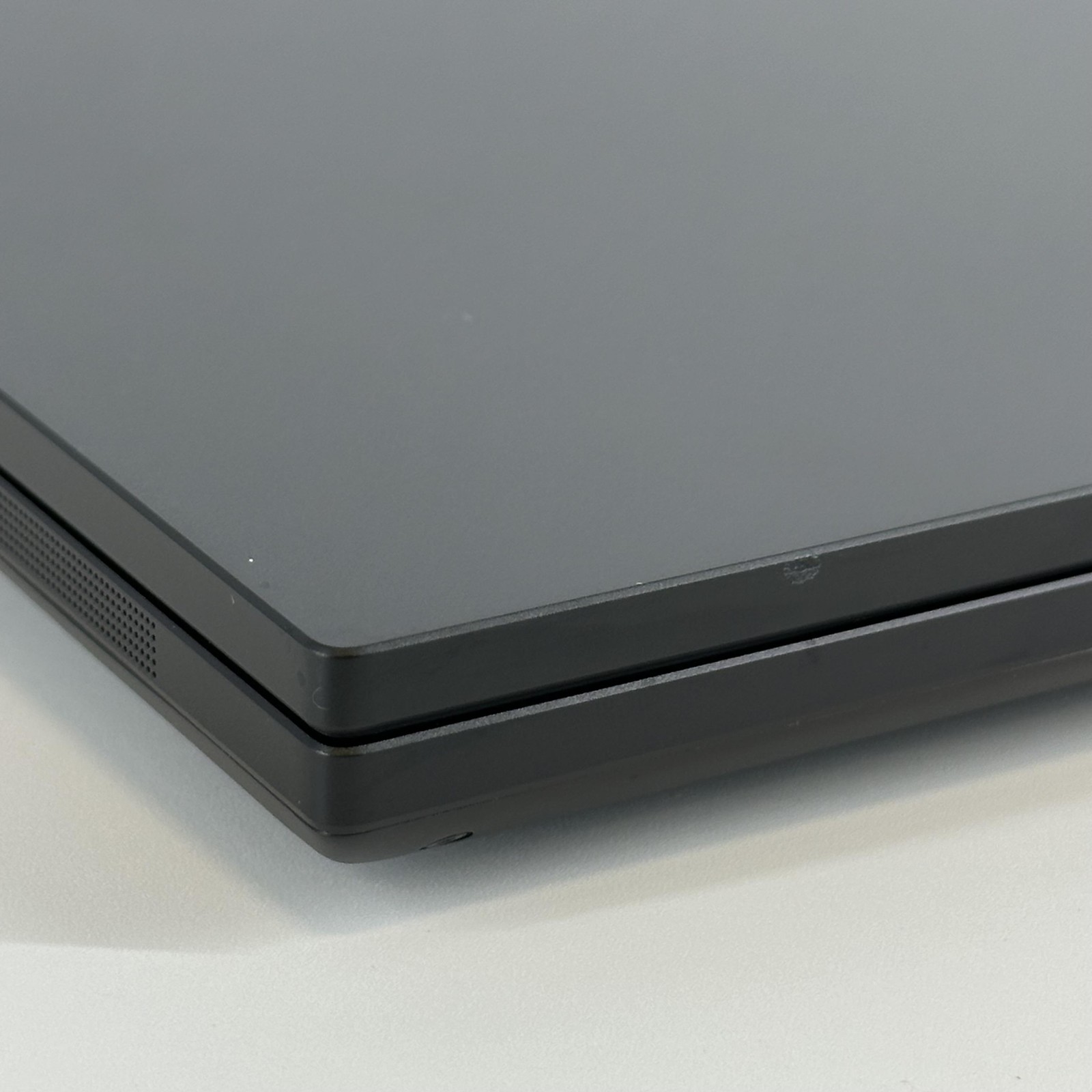 Razer Blade 18 240Hz UHD+ 2025 2.7 GHz Ultra 9 275HX 64GB 2TB/1TB RTX 5070 Ti