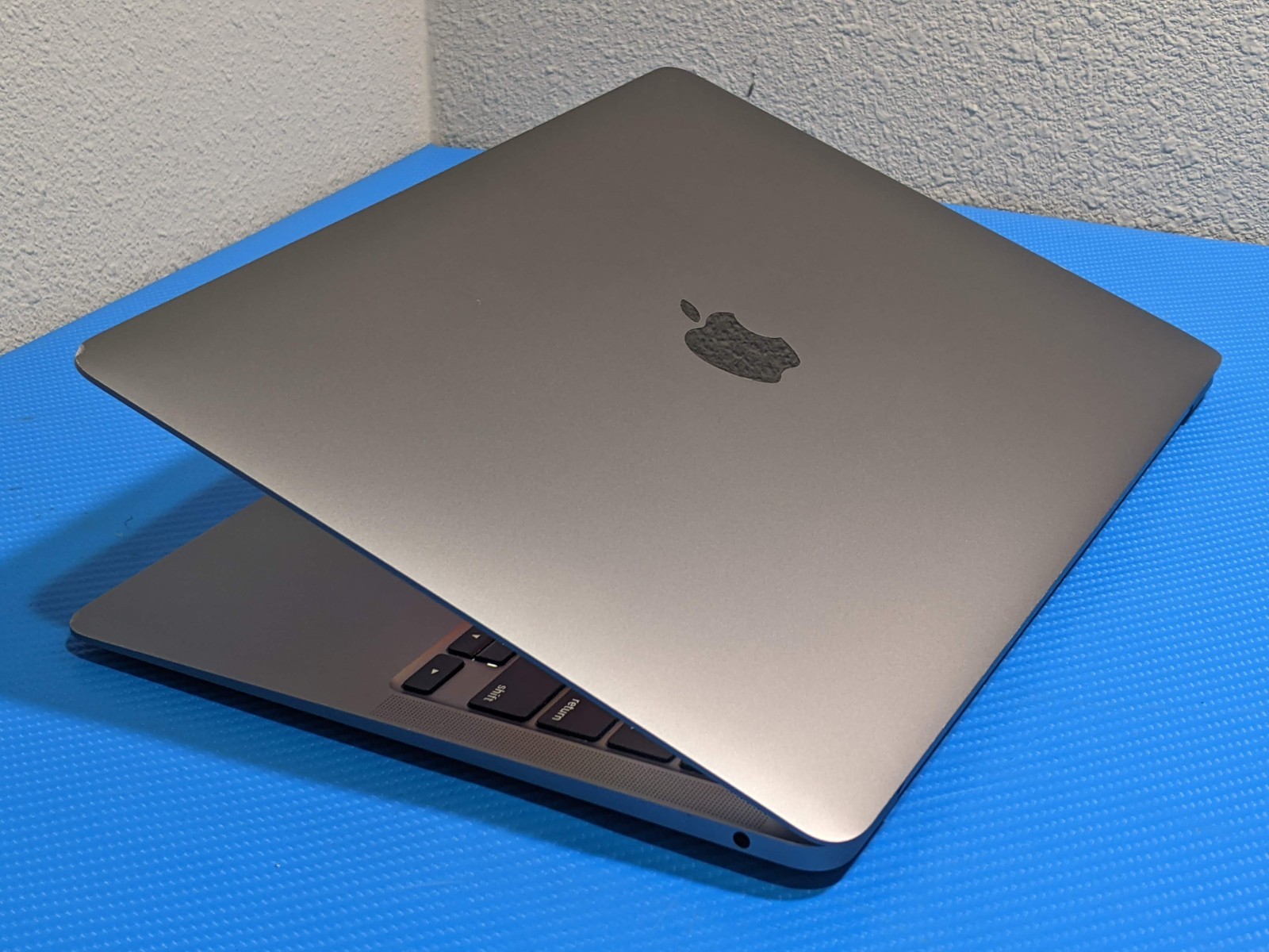 Apple MacBook Air A2337 (2020) M1 8CPU/7GPU 8GB 128GB 13.3″ OS Sonoma MGN63LL/A