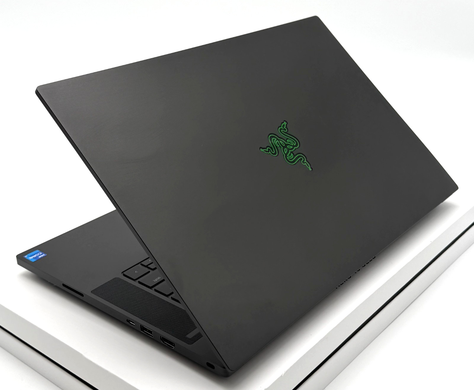 Razer Blade Black Gaming Laptop 240Hz 2K i7-11800H 2.30GHz 32GB RTX 3080 1TB!