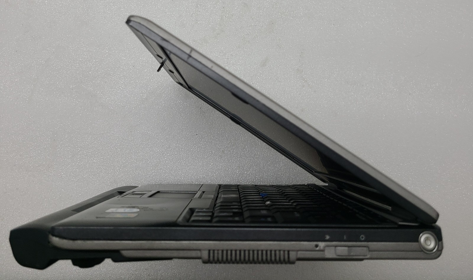 Dell Latitude D420 Laptop Intel Core Solo 512MB NO HD/OS Broken Hinge (FL)