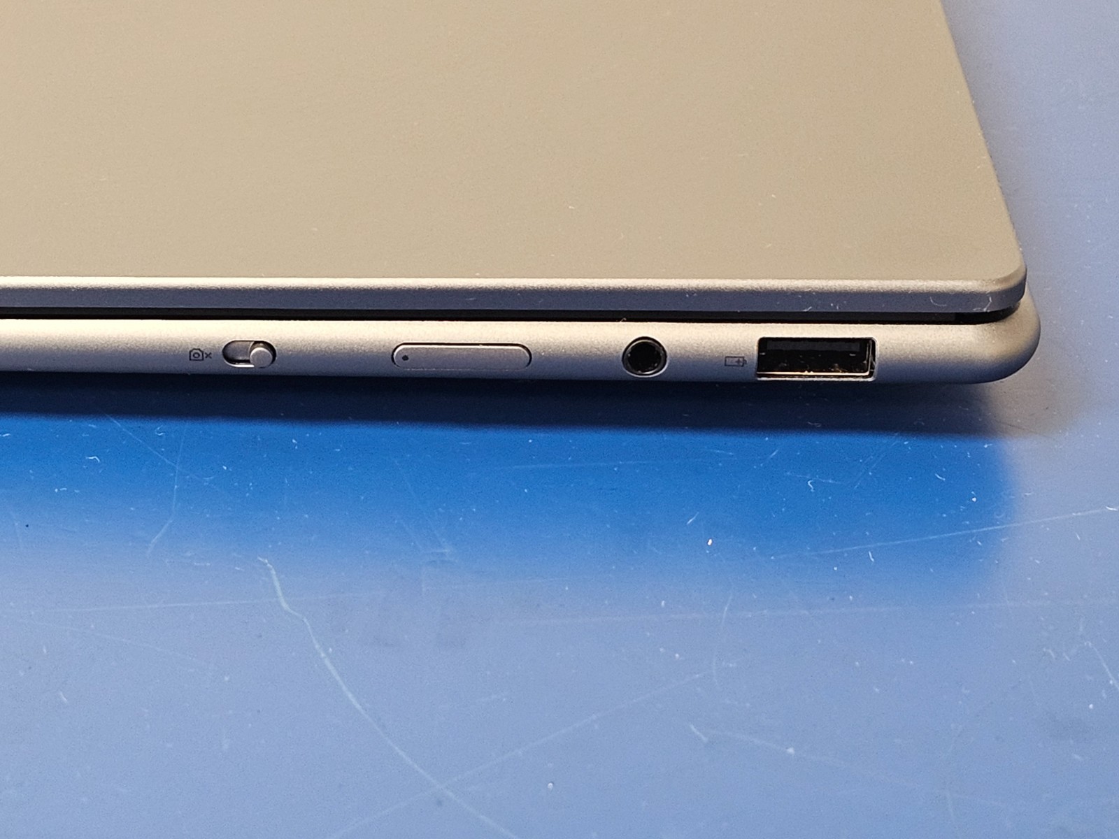 Lenovo Slim 7 14ILL10, Intel Core Ultra 7 258V, 2.20 GHz, 32 GB RAM, 1 TB NVMe