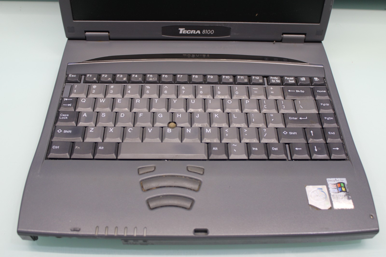 #9 Toshiba Tecra 8100 Pentium 3 1GHz FOR PARTS NO BOOT NO RAM NO HDD