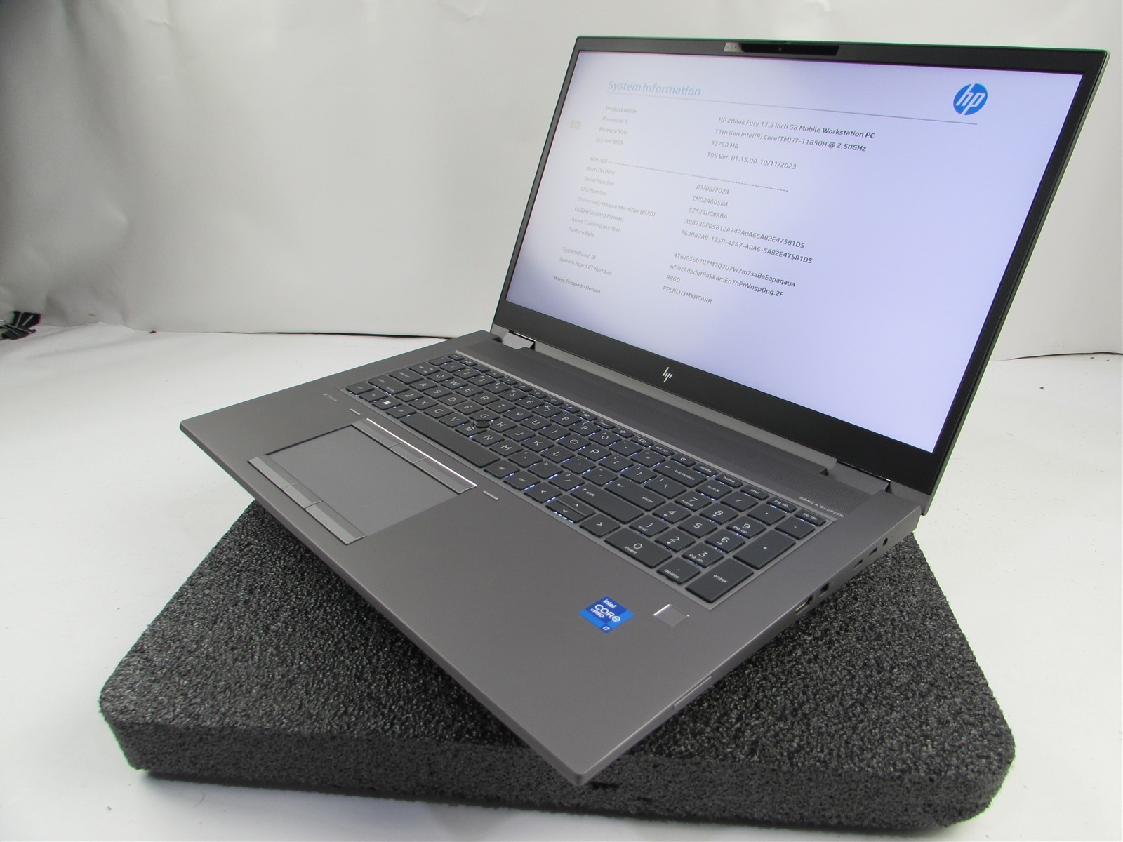 HP ZBOOK FURY 17 (G8) CORE I7-11850H 1TB SSD 32GB RAM RADEON PRO W6600M NO O.S