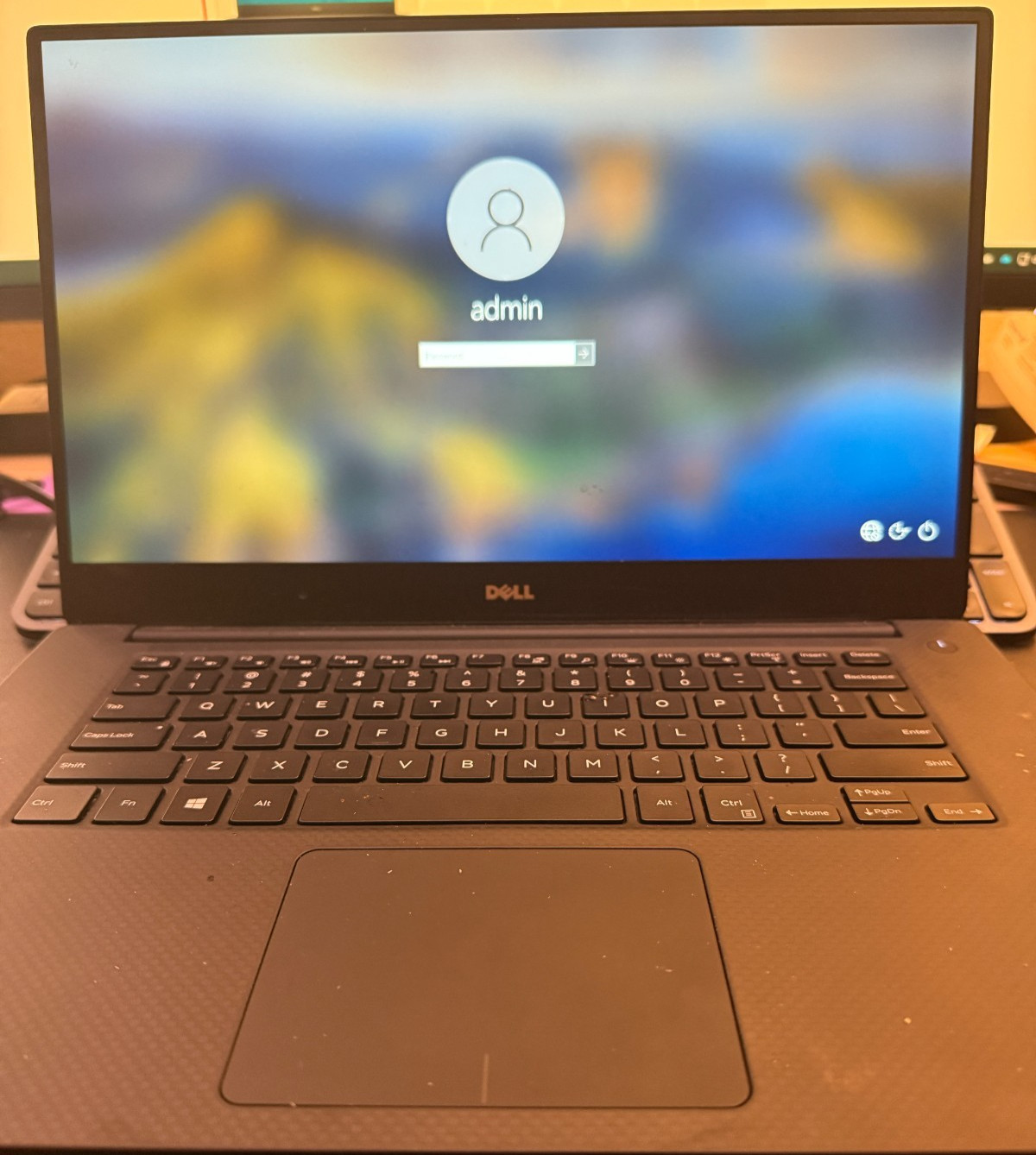 Dell XPS 15 9550 Intel i7-6700HQ 8GB RAM 256GB SSD Win 10 Home