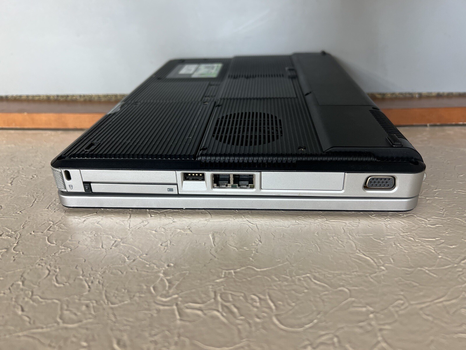 Compaq PRESARIO V2000 1.80GHz Mobile AMD Sempron 512MB RAM 0GB HDD