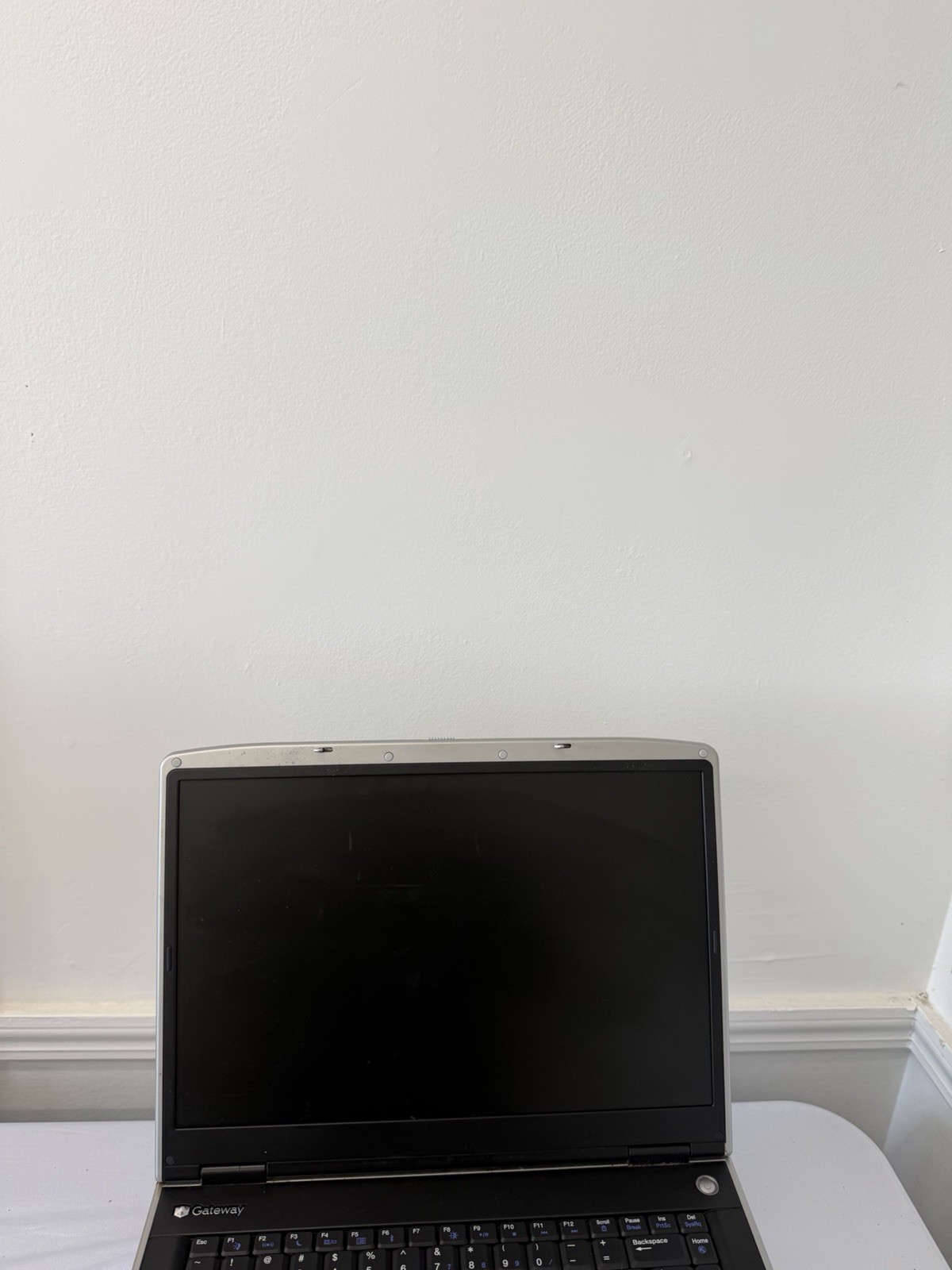 Gateway MA7 Laptop – Intel Celeron M – RAM 3GB – Read Des