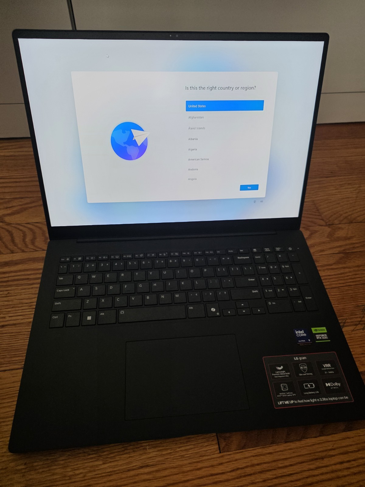 LG gram Pro 17 Laptop Intel Core Ultra 9 32GB Memory NVIDIA RTX5050 1TB SSD