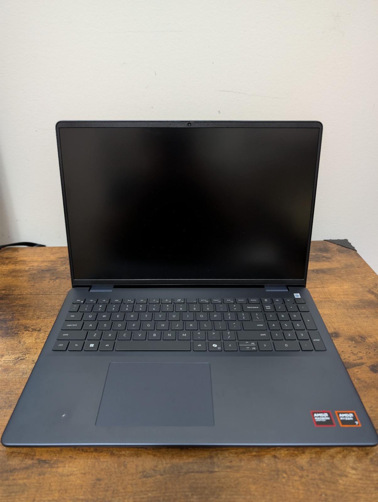 Dell Inspiron 16 5645 Ryzen 7 8840U 16GB DDR5 1TB SSD Very Good