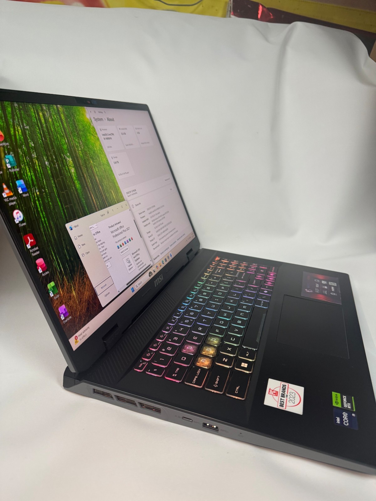 MSI Sword 17 HX B14V – 4TB SSD- i9 14900HX – 32GB DDR5- RTX 4070-MS Office 21 P