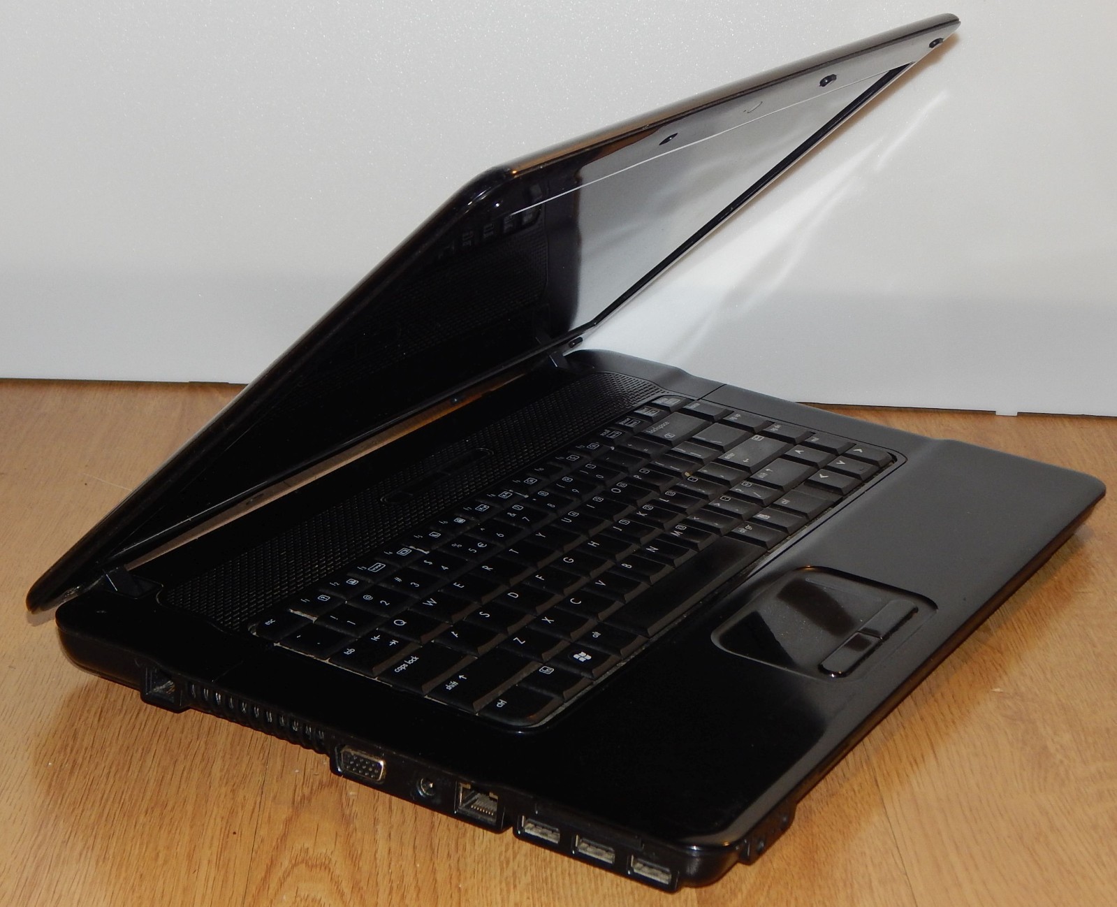 ❌ FAULTY/DAMAGE ❌ Notebook Laptop Compaq 610 T5870 2x 2Ghz Battery Faulty No HDD