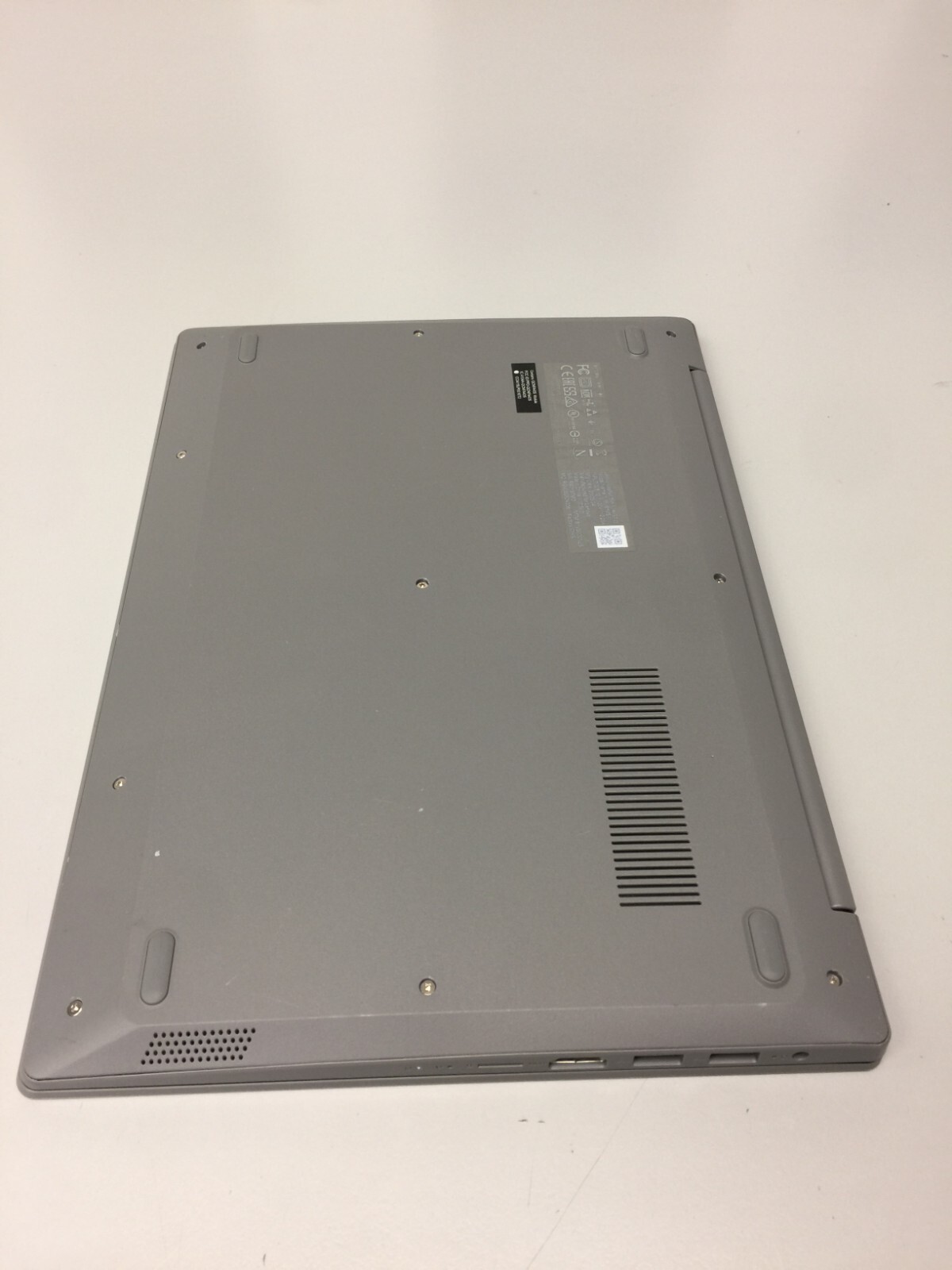 Lenovo IdeaPad Slim 1-14AST-05 14″ AMD A6-9220e | 4GB RAM 64GB SSD WIN 10 HOME
