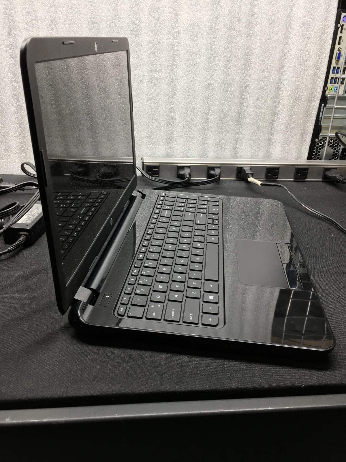 HP 15-g070nr | AMD E1-6010 1.35GHz | 4GB RAM | 120GB SSD #99