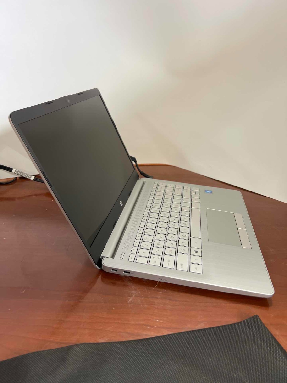 HP 14 Intel Pentium N5030 4/128GB Windows 11 14-cf2033wm