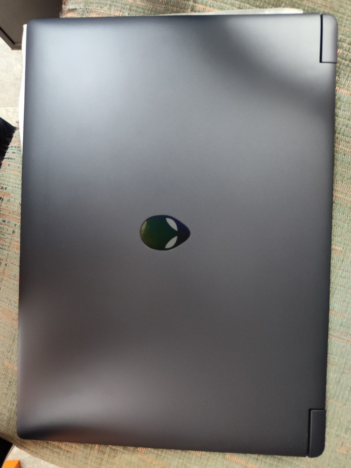 Alienware 15.3″ WUXGA 165Hz Gaming AMD Ryzen 5 220 RTX 4050 GDDR6 16GB 512GB SSD