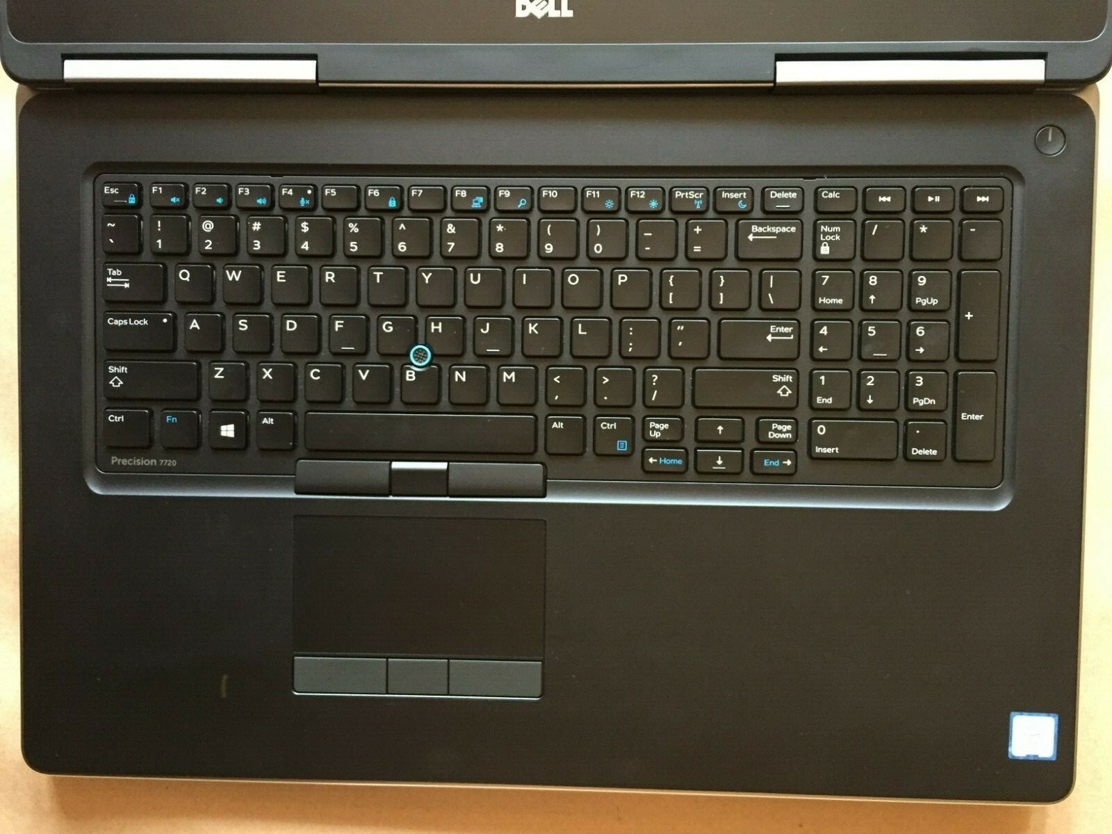Dell Precision 7720 17.3″ i7-7700HQ HD+ Quadro M1200 32GB 256 SSD Win 10 Pro