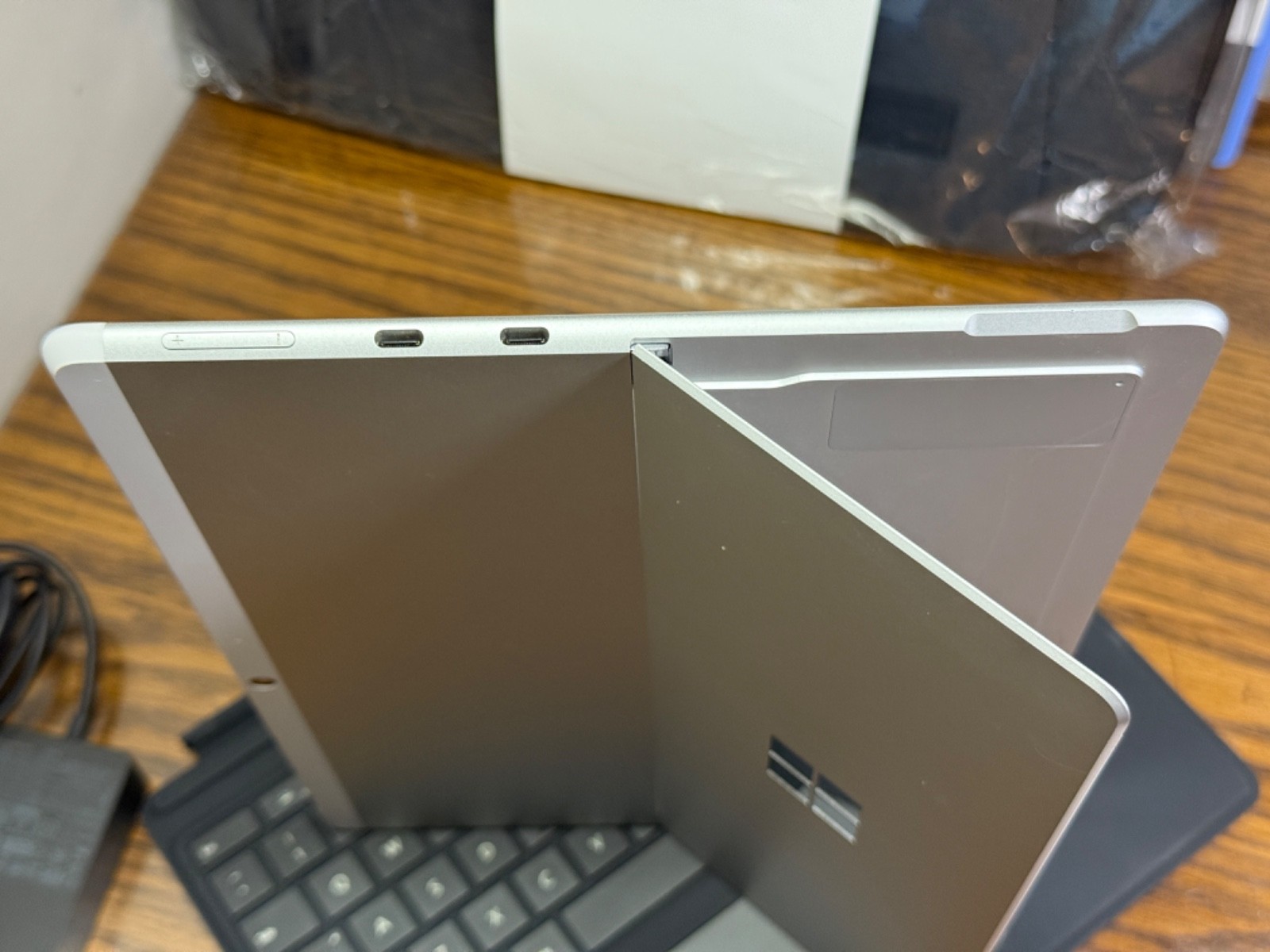 MINT Surface Pro X 8/128/SQ1 w/Microsoft Type Cover Keyboard, Microsoft Charger