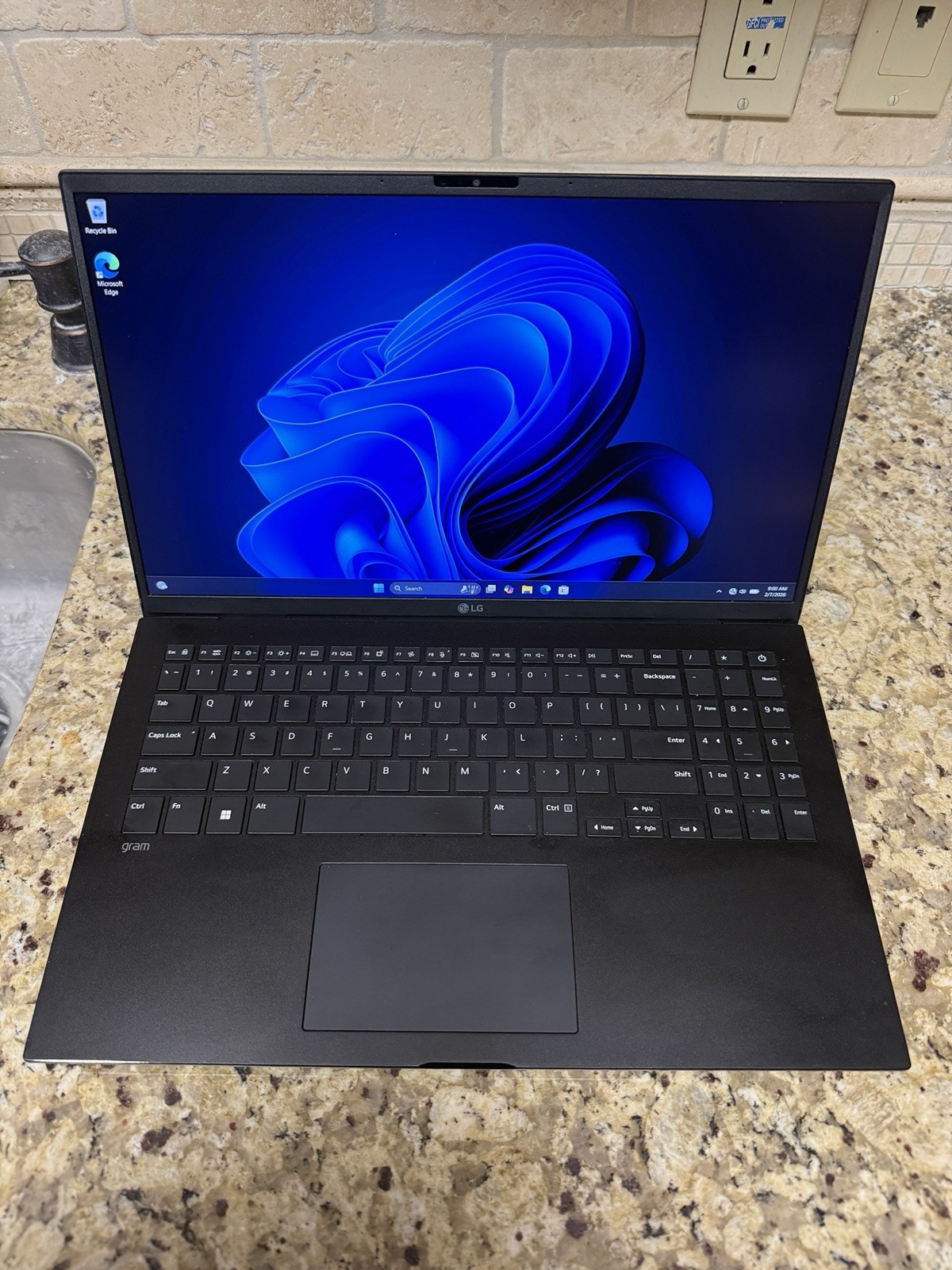 LG Gram 15 Ultra-Light Laptop Intel Core Ultra 7 16GB 1TB SSD W11