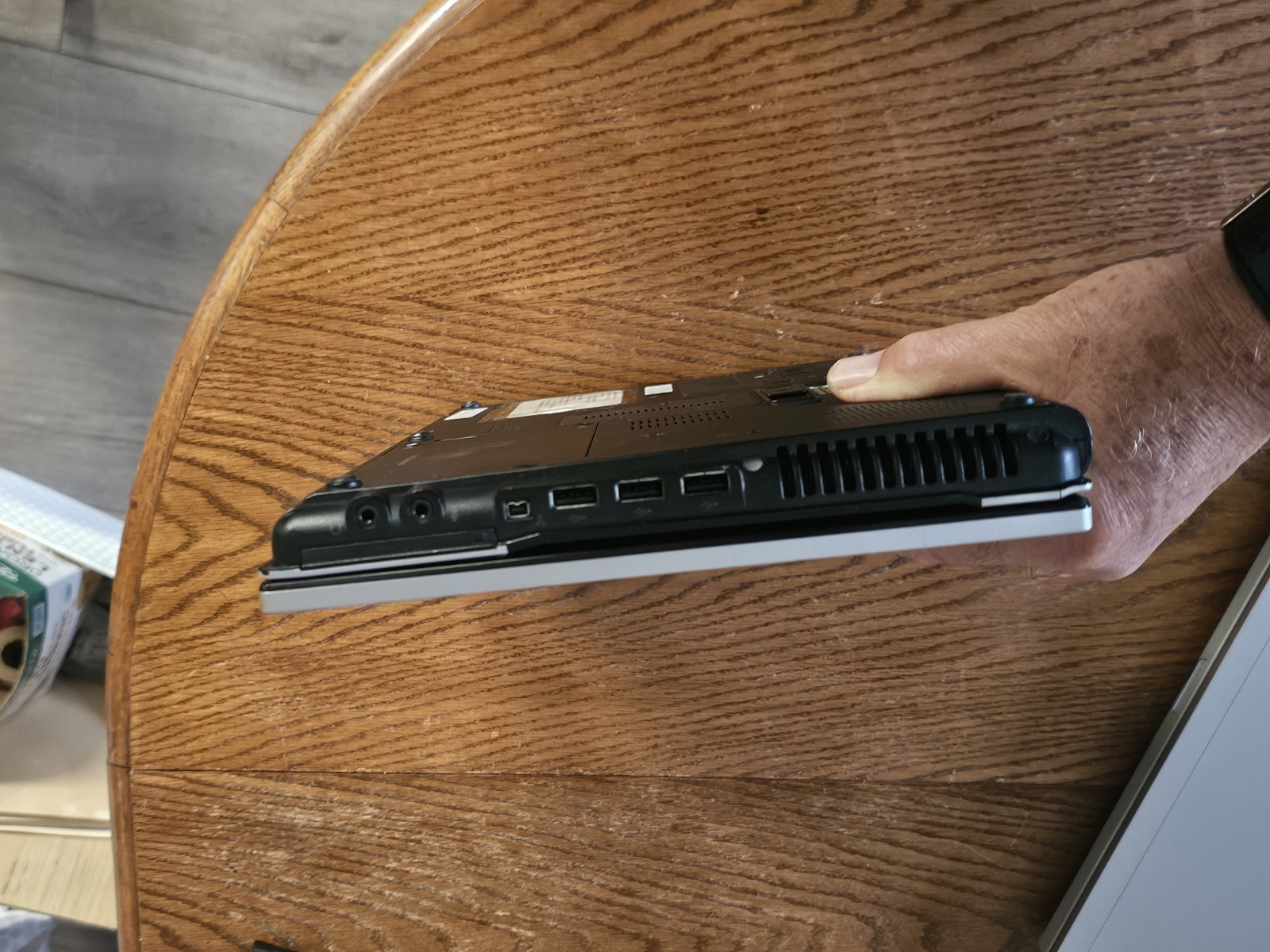 2 HP ELITEBOOKs: 8440P & 8460P – INTEL I5 M540 / 2520M – both sorta BOOT UP