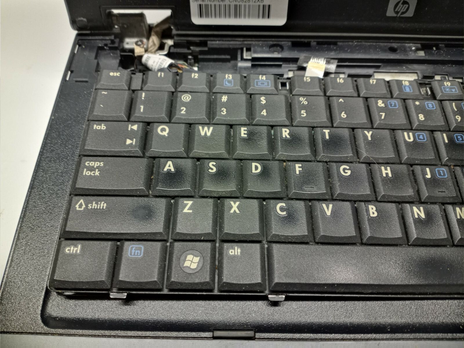 HP 6710b Laptop NO Ram/CPU/HDD/Caddy/Battery/Back Cover FOR PARTS
