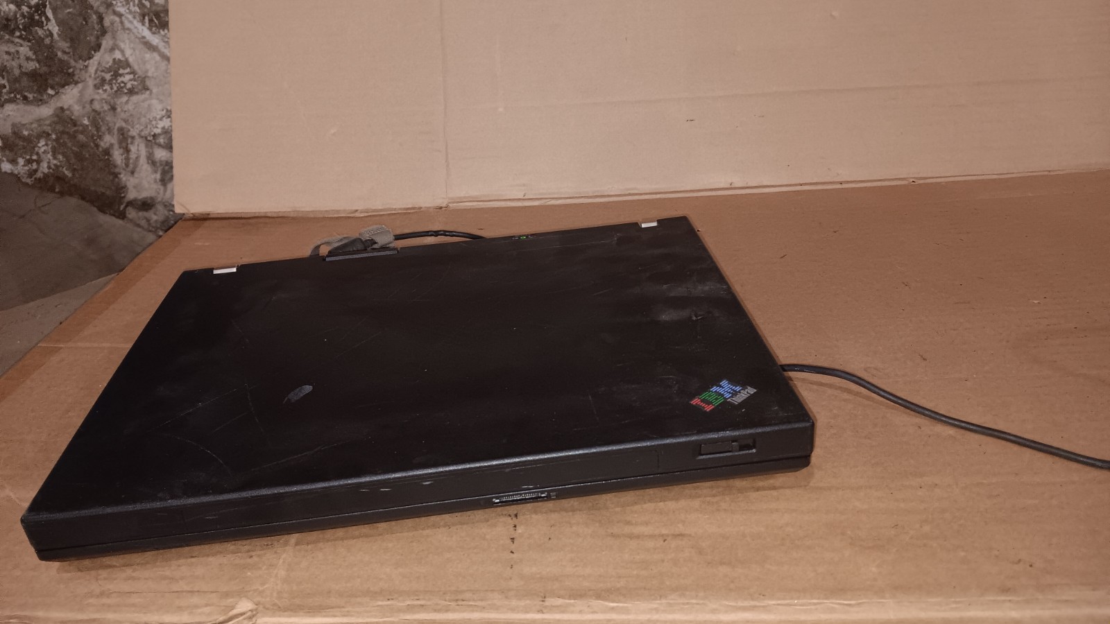 IBM Lenovo ThinkPad R61i Laptop 15.4″ LCD Screen Type 8932-9WU For parts