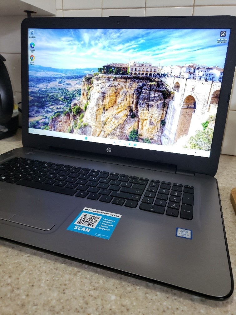 17.3″ HP 17-X051NR CORE i3-6100U 2.30 GHZ 256GB SSD 6GB RAM WIN 11 LAPTOP