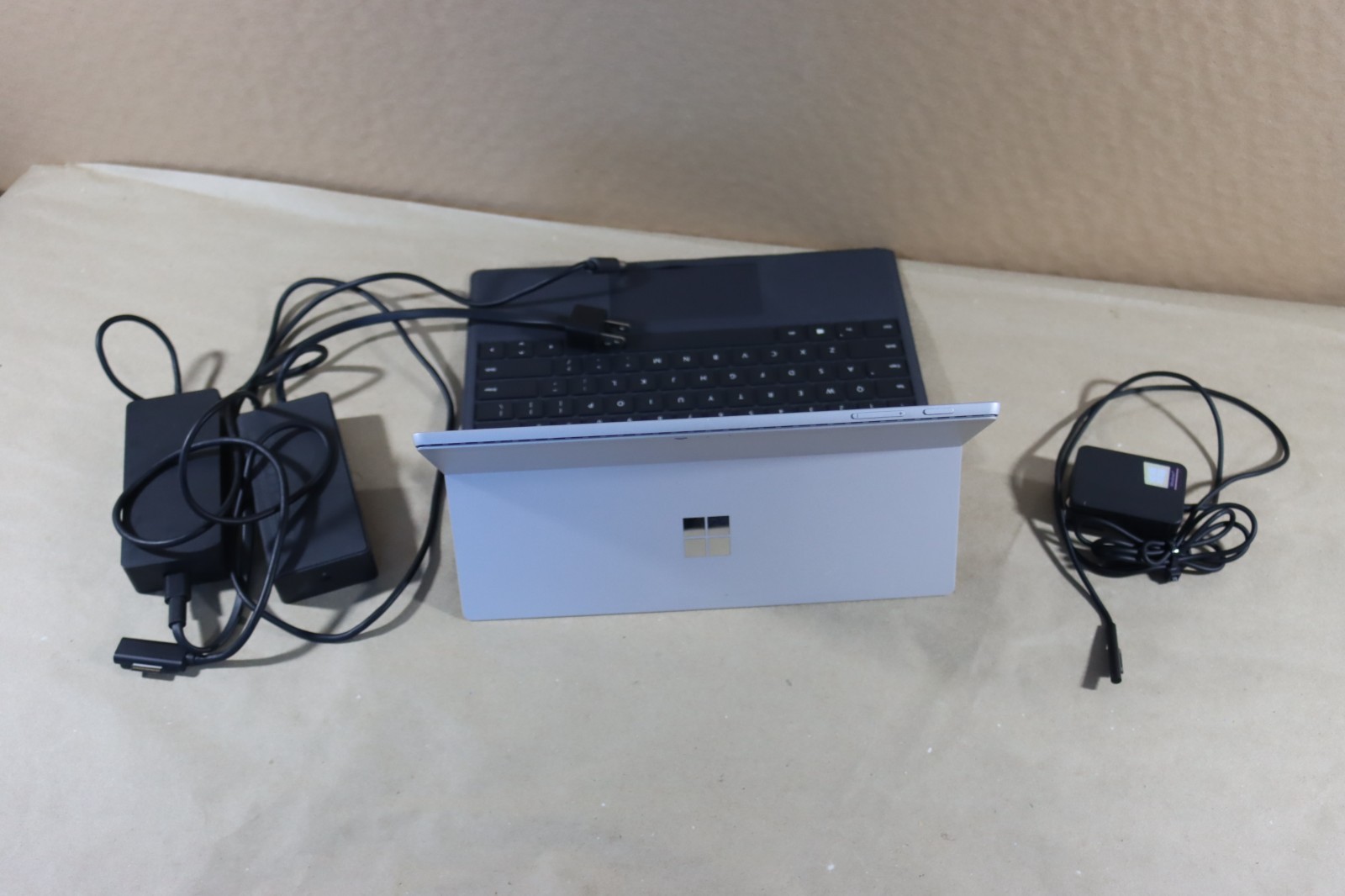 Microsoft Surface Pro 5 i5-7300U 8GB RAM 256GB Wi-Fi + LTE