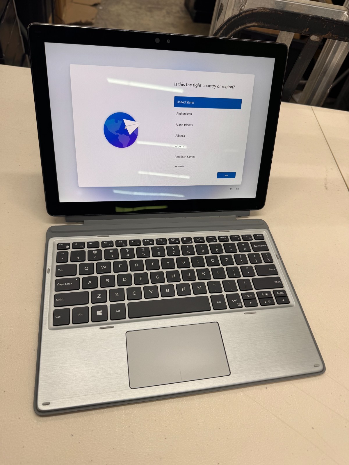 Dell Latitude 7210 2-in-1 12.3″ Touch i5-10310U 8GB RAM 256GB SSD Windows 11 Pro
