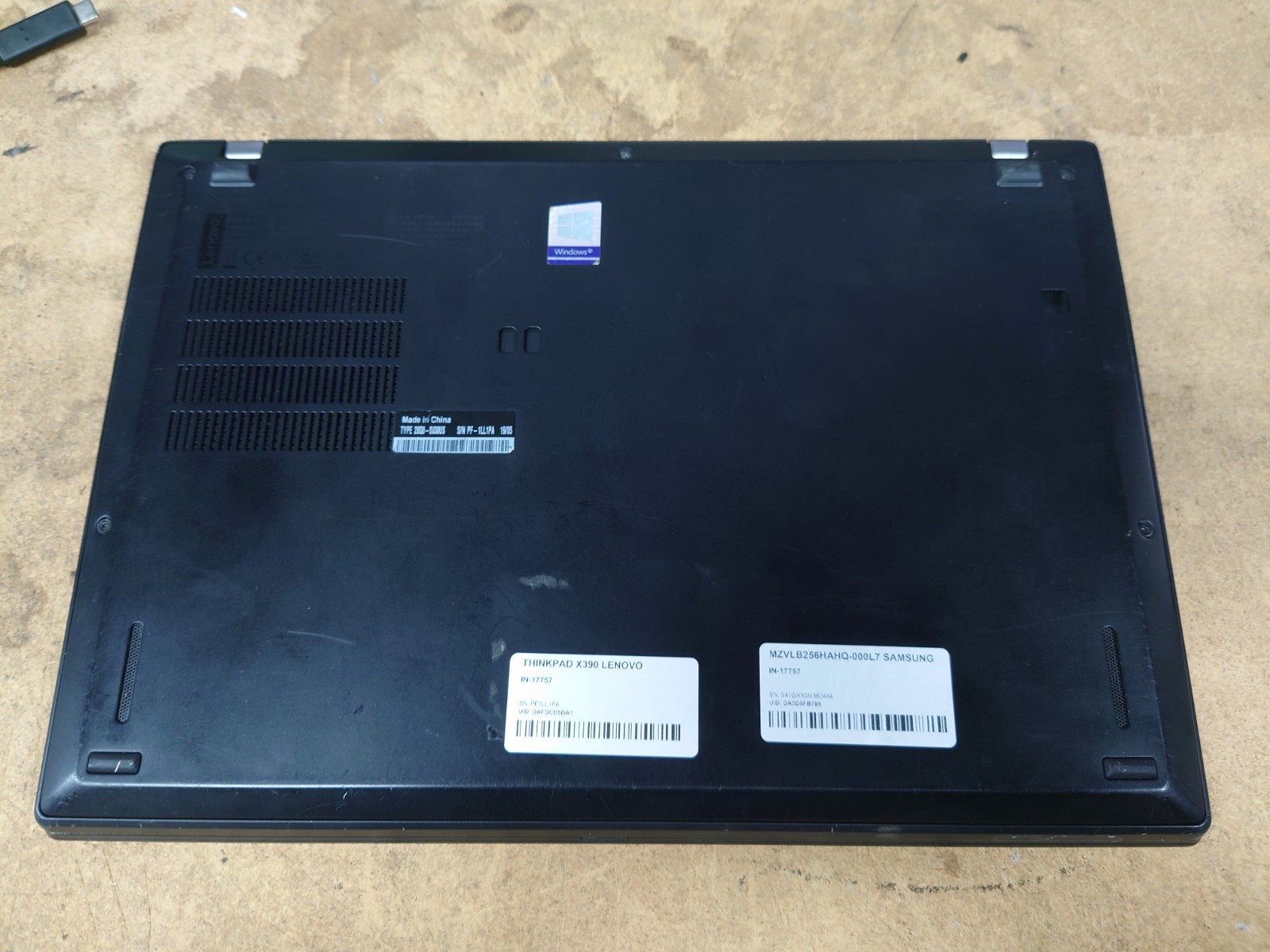 Lenovo ThinkPad X390 13.3″ FHD i5-8265U 8GB RAM 256GB SSD No OS