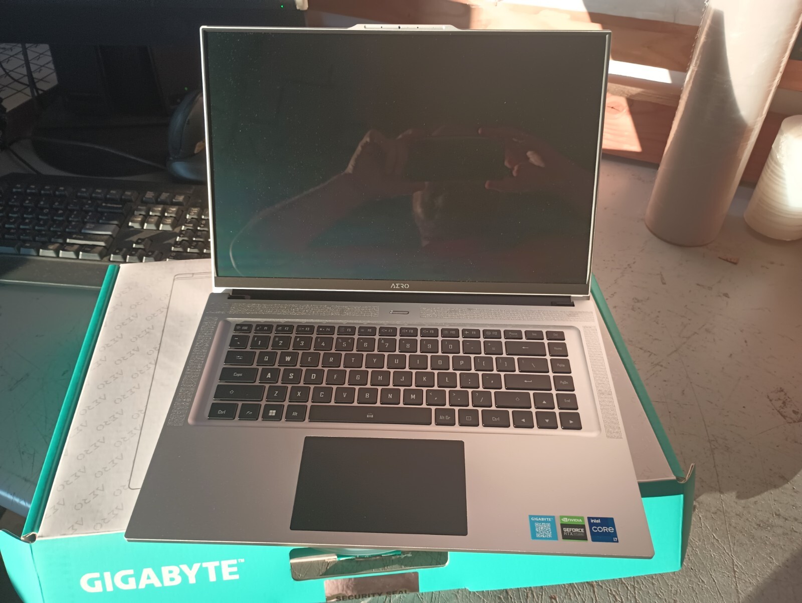 GIGABYTE AERO 16 OLED 16″ (1TB SSD, Intel Core i7 13th Gen., 5.00 GHz, 16GB)…