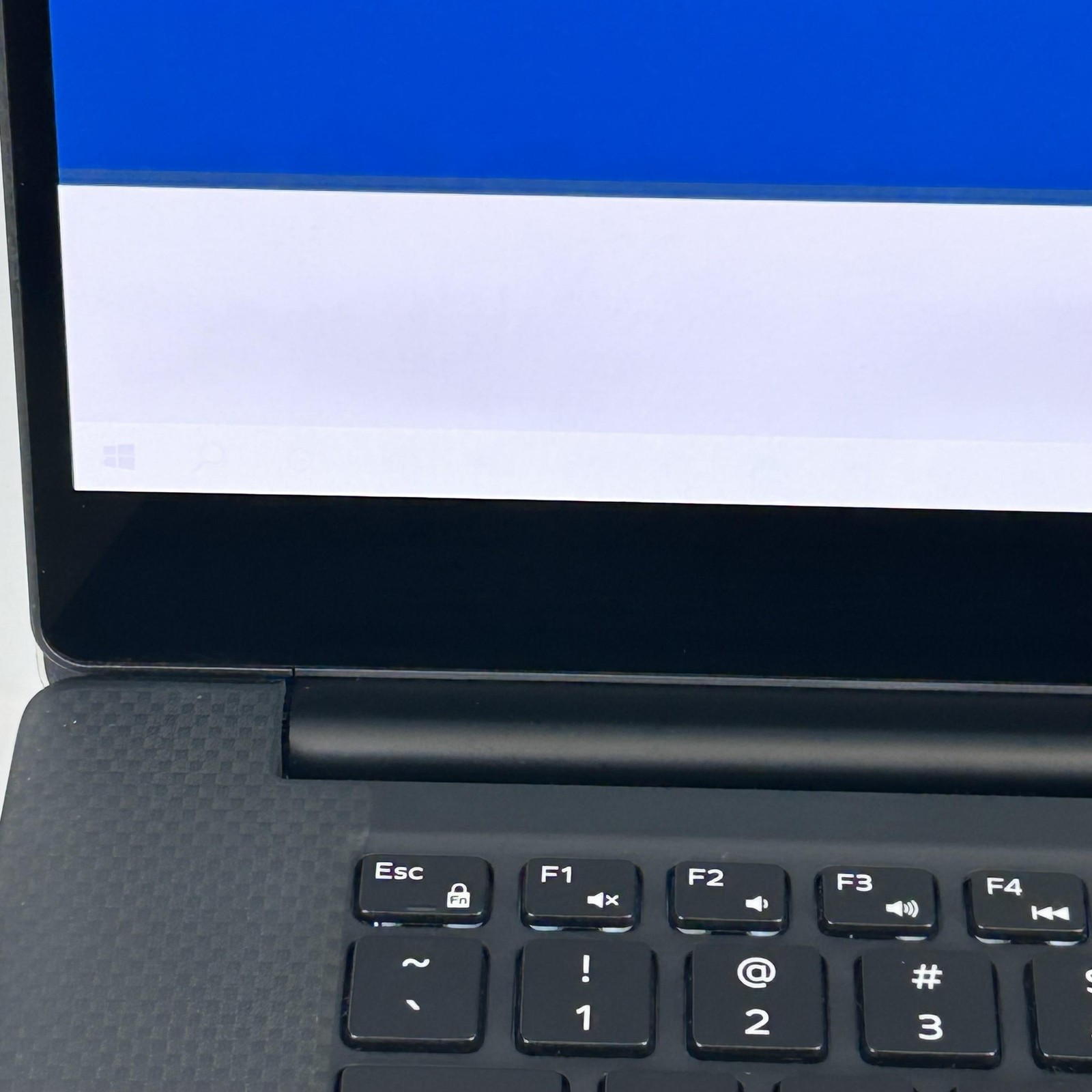 Dell XPS 15 7590 4K i7-9750H 2.60GHz 32GB 1TB SSD GTX 1650 HARD TO PRESS KEYS