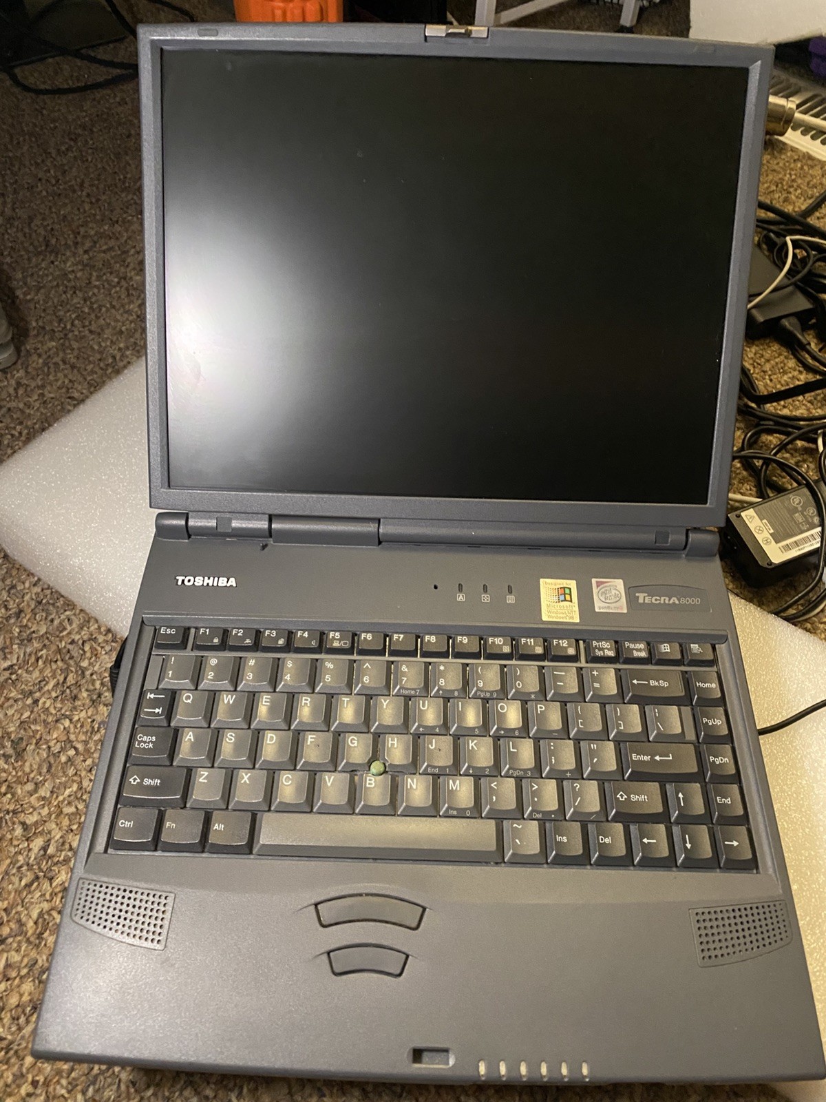 Toshiba Tecra 8000 Laptop 366Mhz 128mb 8gb Win XP Pro Retro TESTED – BAD MOUSE